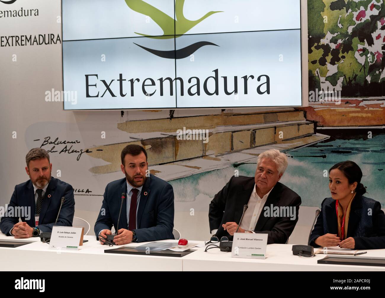 IFEMA, Madrid, Spagna. 22nd Gen 2020. FITUR Luis Salaya, Sindaco di Caceres, nella presentazione del progetto del Centro Buddista promosso dalla Lumbini Garden Foundation con il sostegno dell'ambasciata nepalese. IFEMA, Madrid, Spagna. Credito: Enriquepsans/Alamy Live News Foto Stock