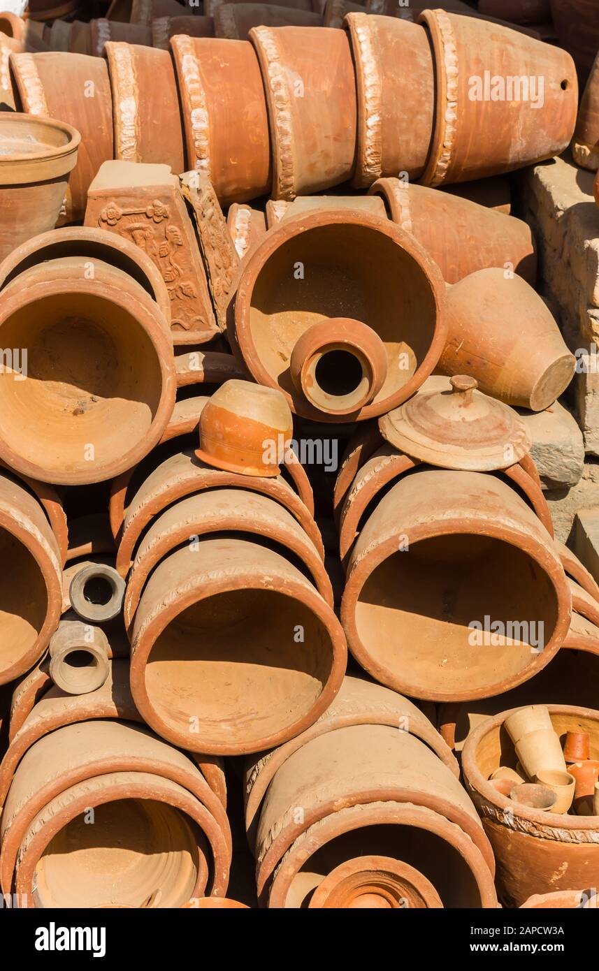Pentole di terracotta alla piazza della ceramica in Bhaktapur, Nepal Foto Stock