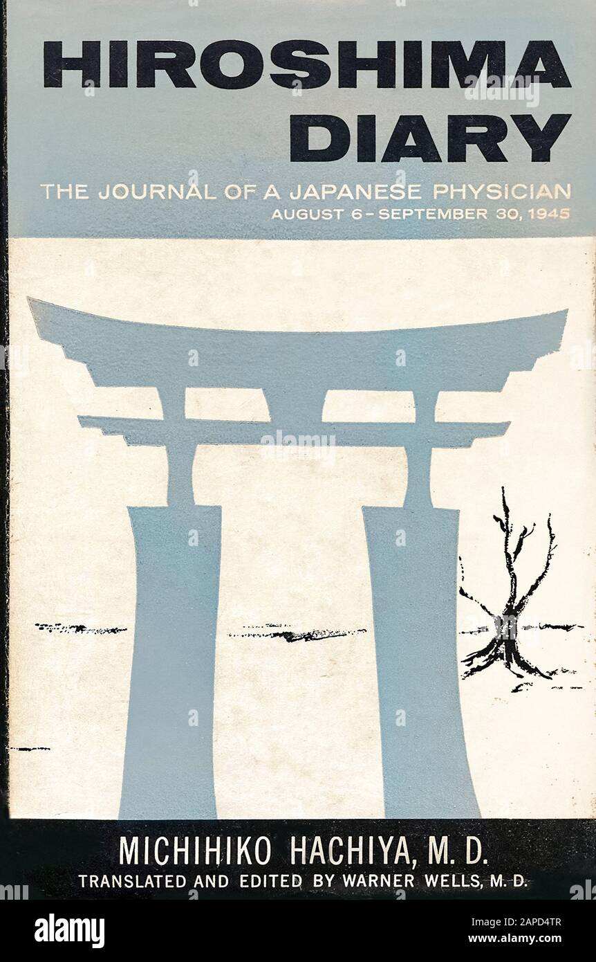 Hiroshima Diary: The Journal of a Japanese Physician, 6 agosto – 30 settembre 1945 by Michiko Hachiya, M.D. copertina della prima edizione americana del 1955, diario sull'esperienza di vita dell'autore dopo il bombardamento atomico di Hiroshima, Giappone. Foto Stock