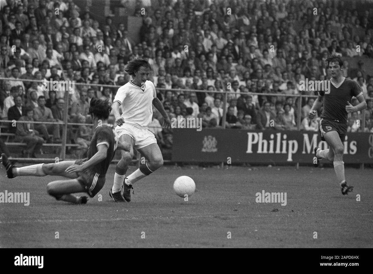 AJAX contro FC Den Haag, Cruijff in azione Data: 22 agosto 1971 Parole Chiave: Sport, football Nome Della Persona: Cruijff, Johan Institution nome: FC Den Haag Foto Stock