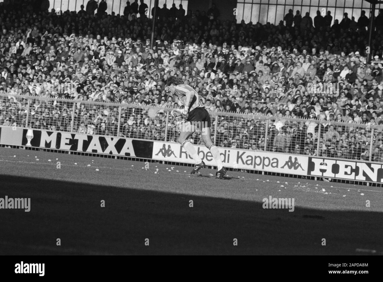 AJAX contro PSV 0-1; portiere Van Breukelen con uova patted Data: 7 febbraio 1988 Parole Chiave: Portiere, sport, calcio Foto Stock