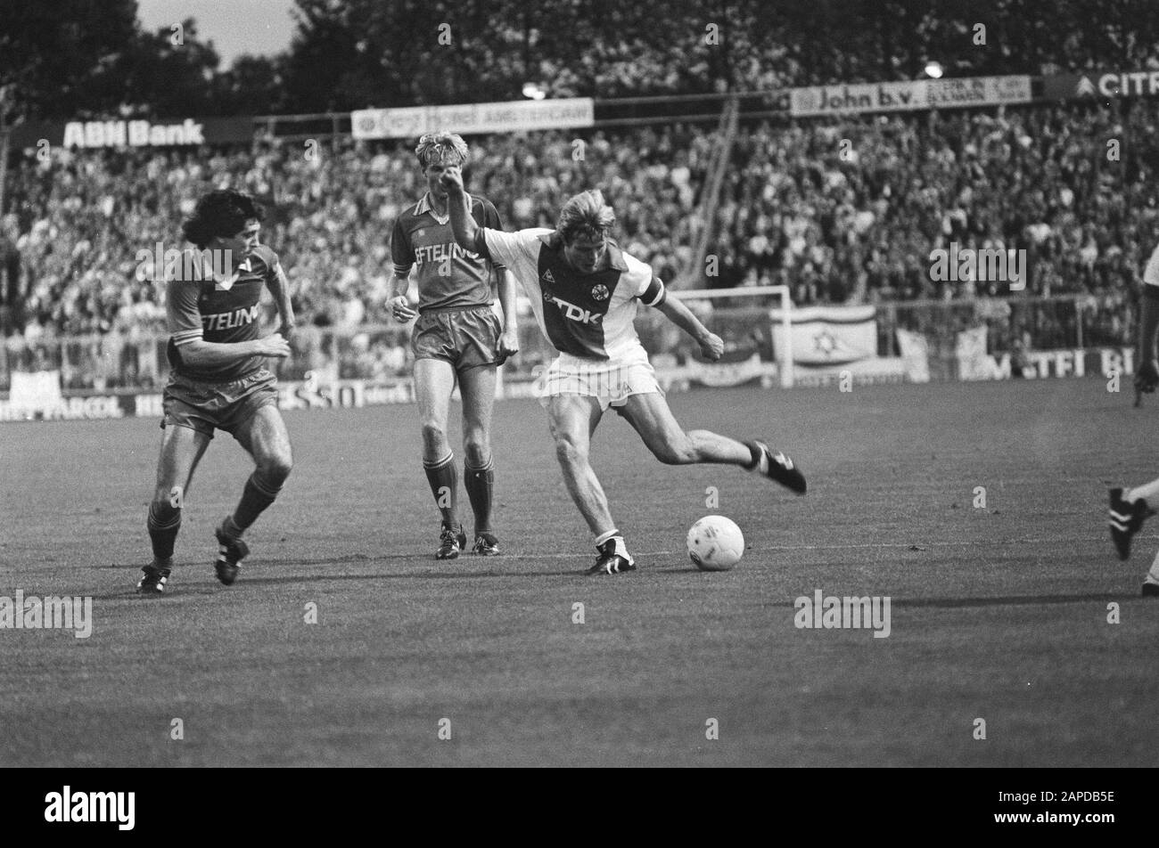 AJAX contro Sparta 1-1 con Lerby nel duello Data: 11 Settembre 1982 Località: Amsterdam, Noord-Holland Parole Chiave: Sport, calcio, partite Nome personale: Lerby, Sören Foto Stock