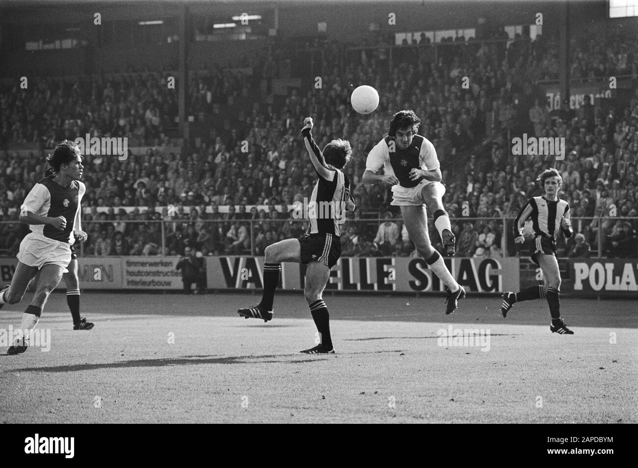 AJAX contro Vitesse 4-0, momenti di gioco Annotazione: Ray Clarke titoli. Frank Arnesen (a sinistra). Right Peter Boeve (Vitesse) Data: 9 October 1978 Luogo: Amsterdam, Noord-Holland Parole Chiave: Sport, Football Nome Dell'Istituto: Vitesse Foto Stock