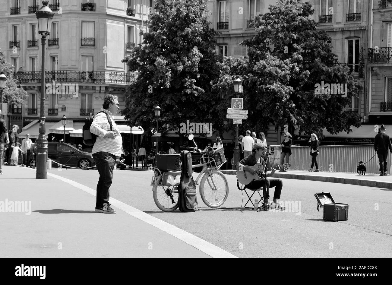 Musicista di strada, Parigi Foto Stock