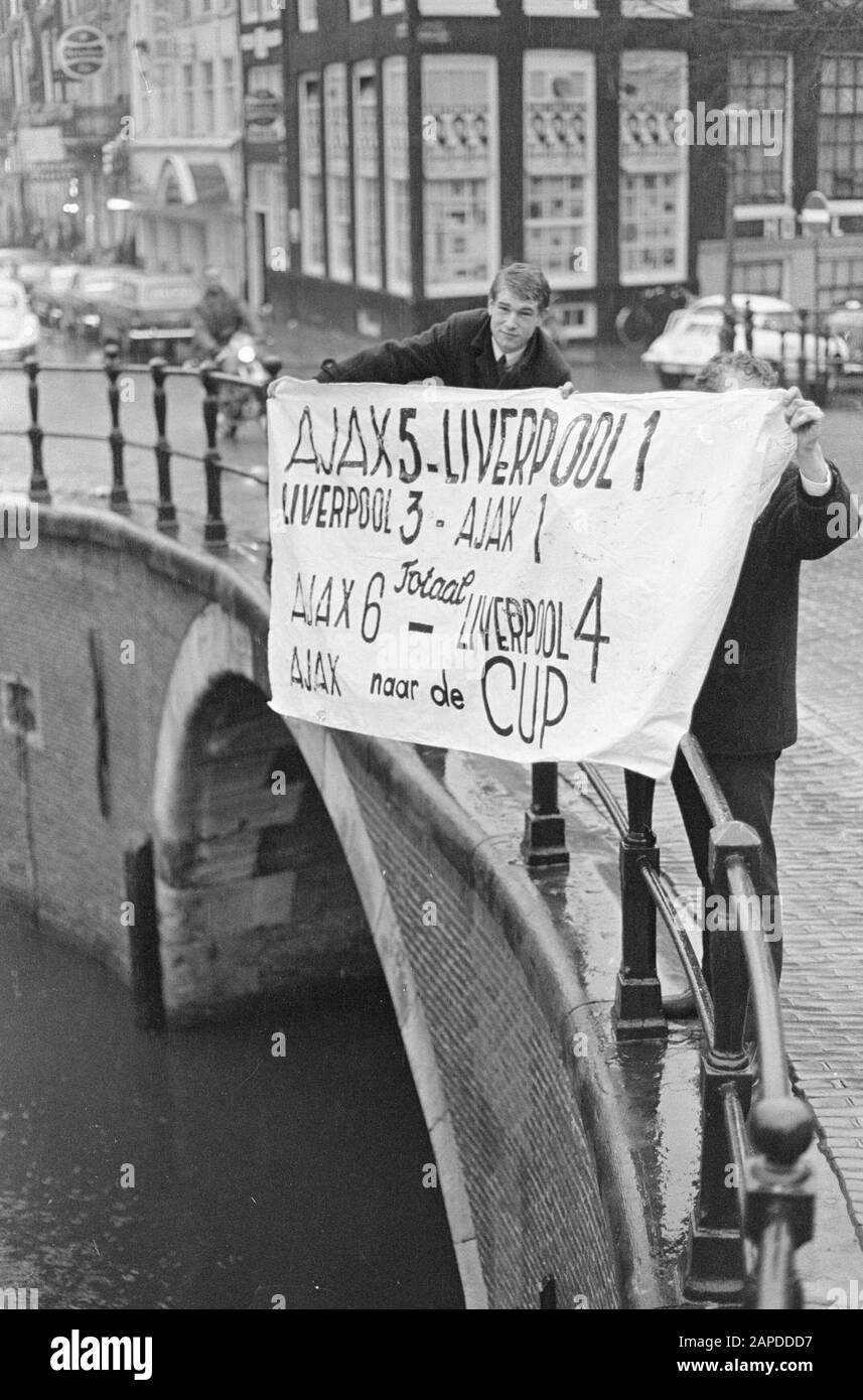 AJAX sostenitori con banner Data: 12 dicembre 1966 Parole Chiave: Banner, sport, tifosi, calcio Foto Stock