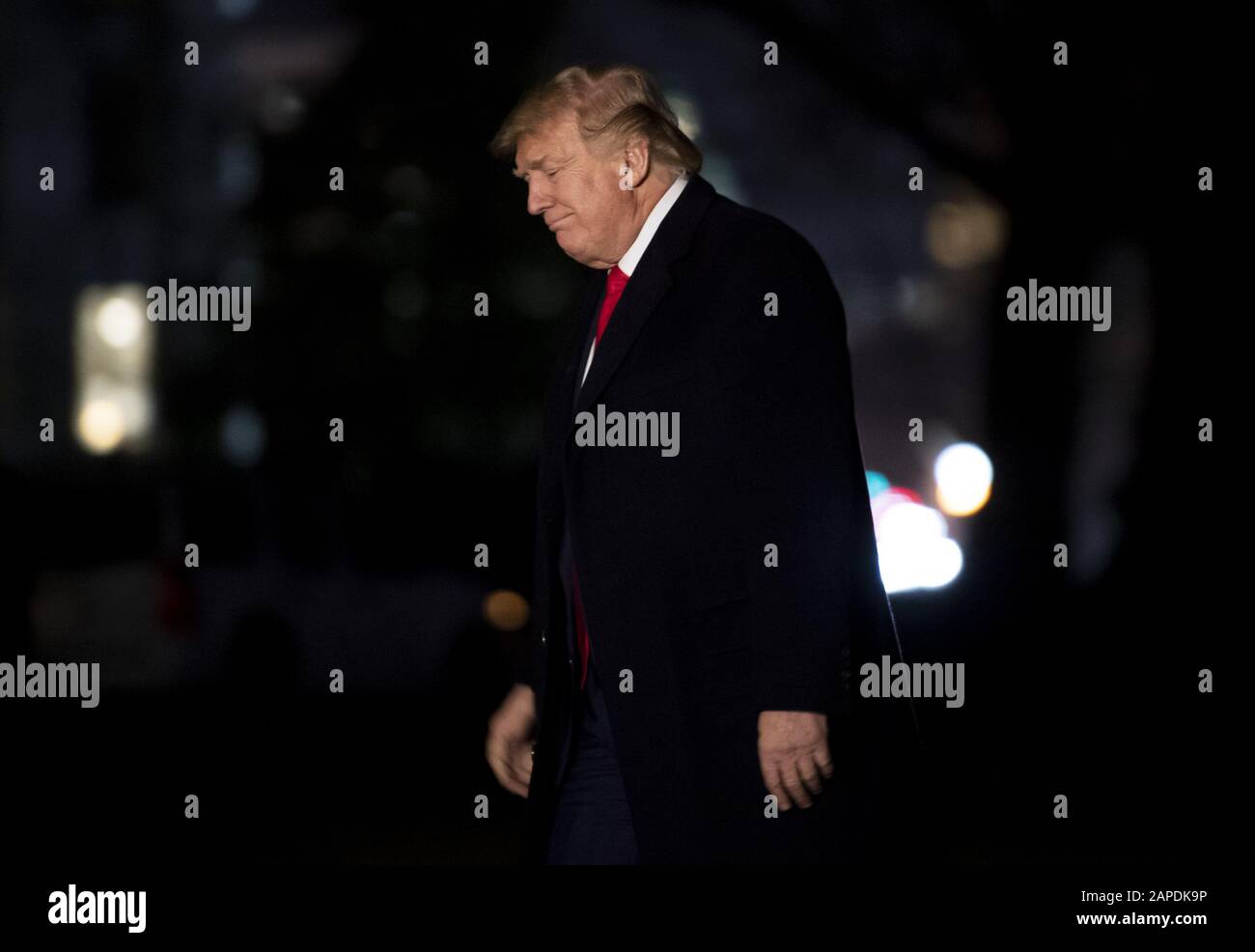 Washington, Stati Uniti. 22nd Gen 2020. Il presidente Donald Trump torna alla Casa Bianca dopo aver partecipato al World Economic Forum Annual Meeting di Davos, Svizzera, mercoledì 22 gennaio 2019 a Washington, DC Photo by Kevin Dietsch/UPI Credit: UPI/Alamy Live News Foto Stock