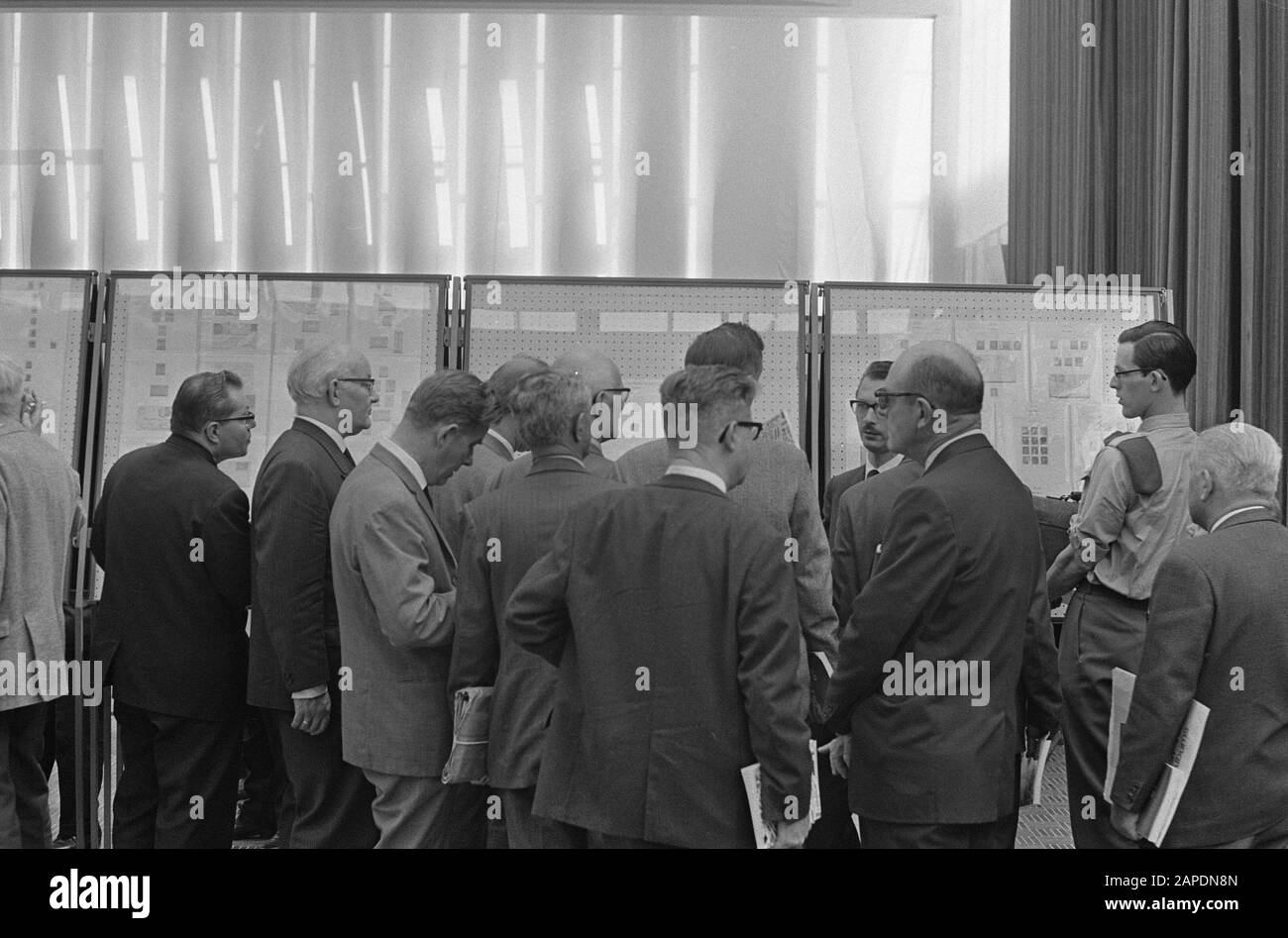 Amphilex 1967, preparazione della mostra, interesse per Mauritius Francobolli Data: 10 maggio 1967 Parole Chiave: Mostre Foto Stock