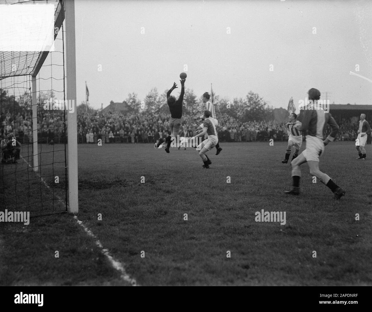 BVV - Willem II 3-2.Game Moment for Willem II obiettivo Data: 29 ottobre 1950 luogo: 'S-Hertogenbosch Parole Chiave: Sport, football Nome istituto: Willem II Foto Stock