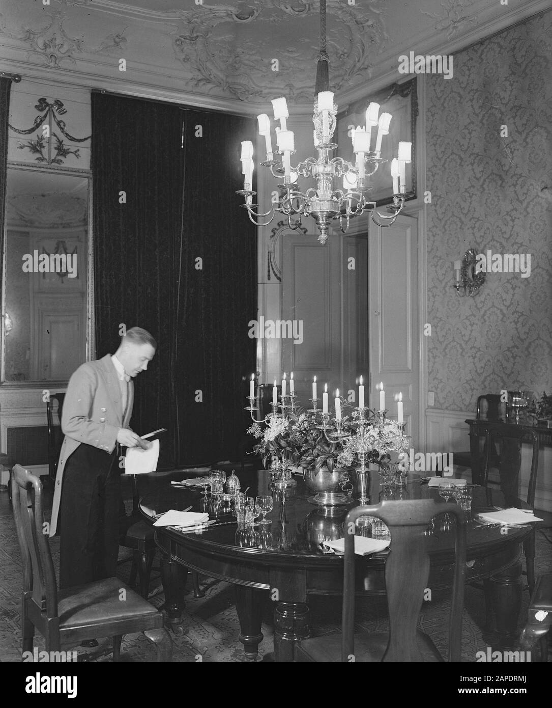 Ambasciata britannica e Ambassador Bland Data: 5 gennaio 1946 Parole Chiave: Ambasciata, sale da pranzo, interior Person name: Bland Foto Stock