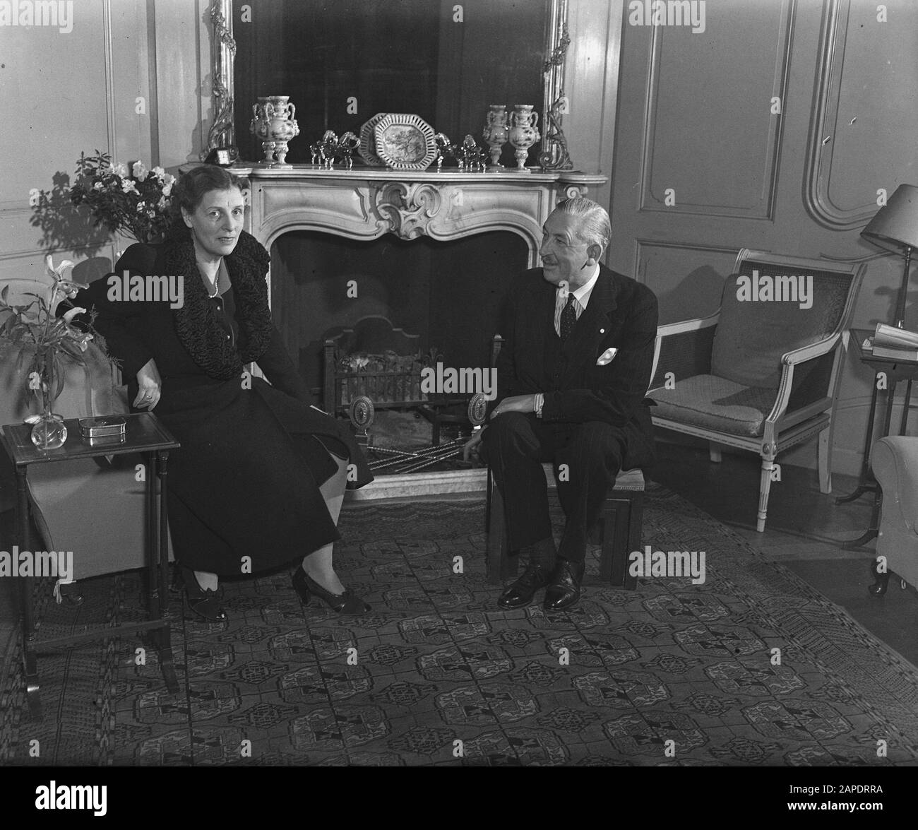 Ambasciata britannica e Ambasciatore Data: 5 gennaio 1946 Parole Chiave: Ambasciata, Ambasciatore, soggiorno Nome personale: Bland Foto Stock