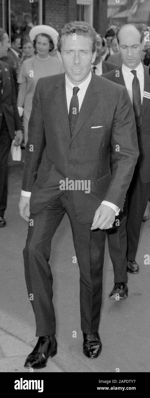 La principessa Margaret e Lord Snowdon acquistano a Leidsestraat, mentre lo shopping; Foto Stock