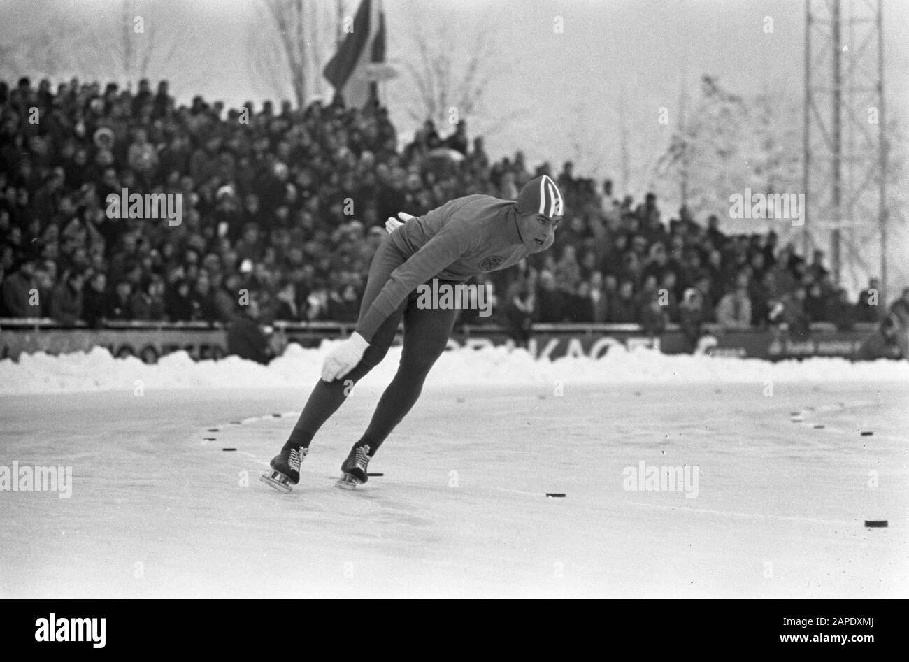 Campionato olandese di pattinaggio 1967 su Jaap Edenbaan Descrizione: ARD Schenk in azione Data: 7 gennaio 1967 Località: Amsterdam Parole Chiave: Skating Nome utente: Schenk, Ard Foto Stock