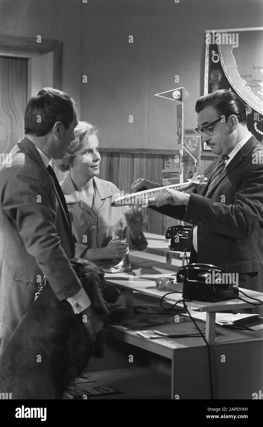 Arthur en Eva, serie televisiva Annotazione: Episodio The Sea Hole out, trasmissione 28-12-1963, Vlnr Paul Cammermans, Kitty Janssen. Bob Verstraete Data: 2 Settembre 1963 Parole Chiave: Giochi Televisivi Foto Stock