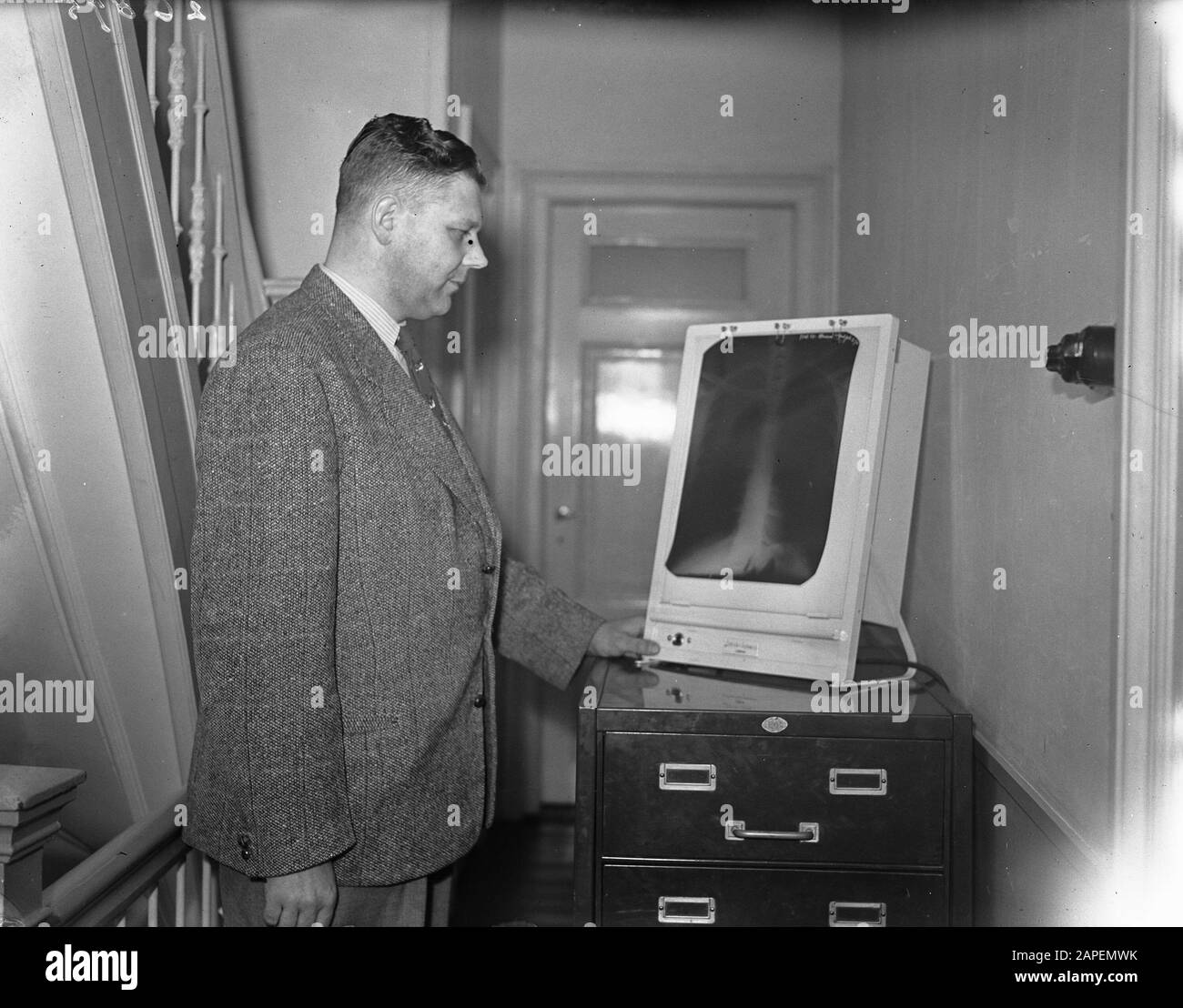 Al reparto di ispezione rontgen canada emigrazione Data: 17 aprile 1948 Parole Chiave: Emigrazione, reparto, ispezioni Foto Stock