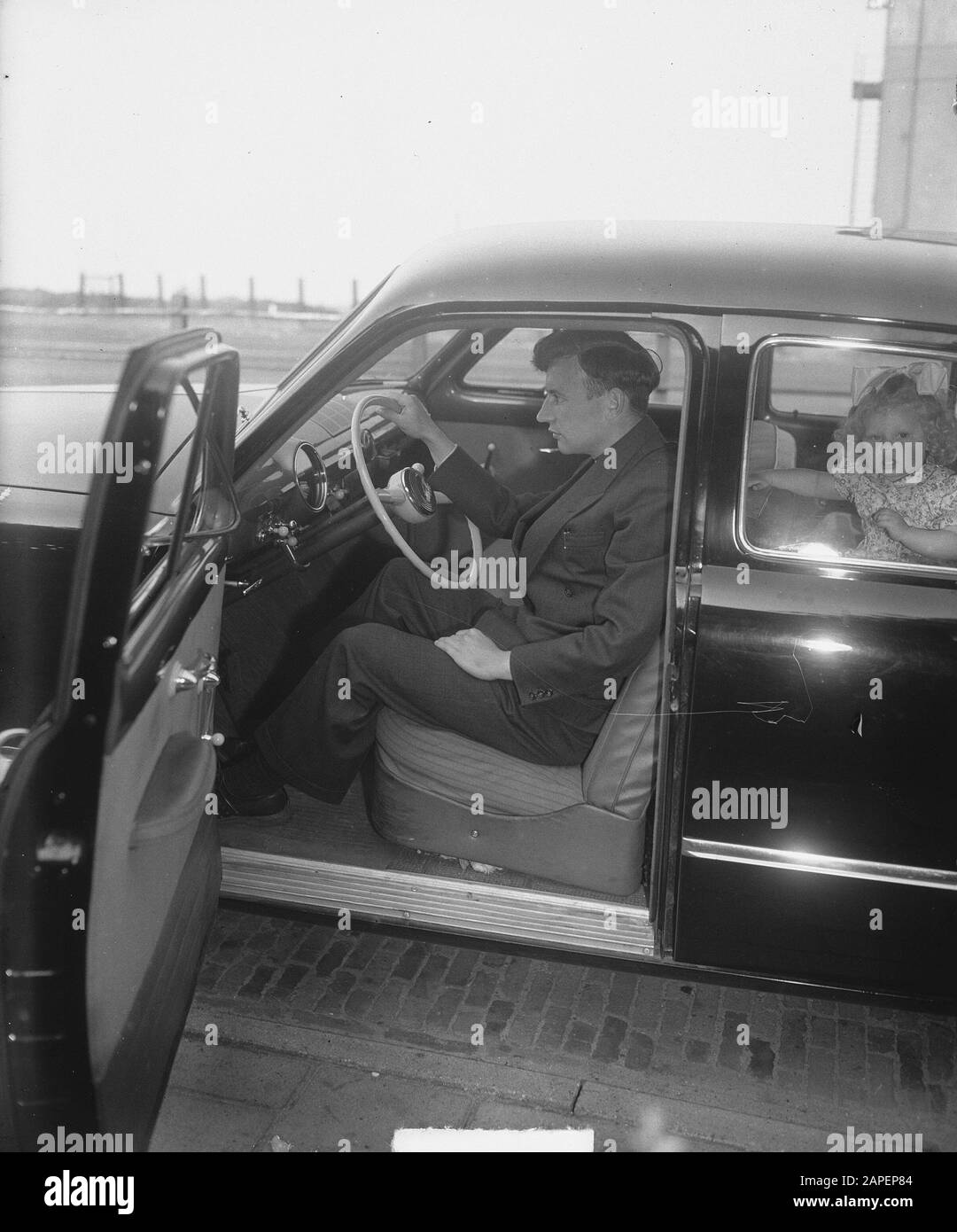 Abe Lastra A Copenhagen In Auto Data: 10 Giugno 1949 Luogo: Danimarca, Copenaghen Parole Chiave: Autos Nome Persona: Lastra, Abe Foto Stock Abe Lastra A Copenhagen In Auto Data: 10 Giugno 1949 Luogo: Danimarca, Copenaghen Parole Chiave: Autos Nome Persona: Lastra, Abe Foto Stock