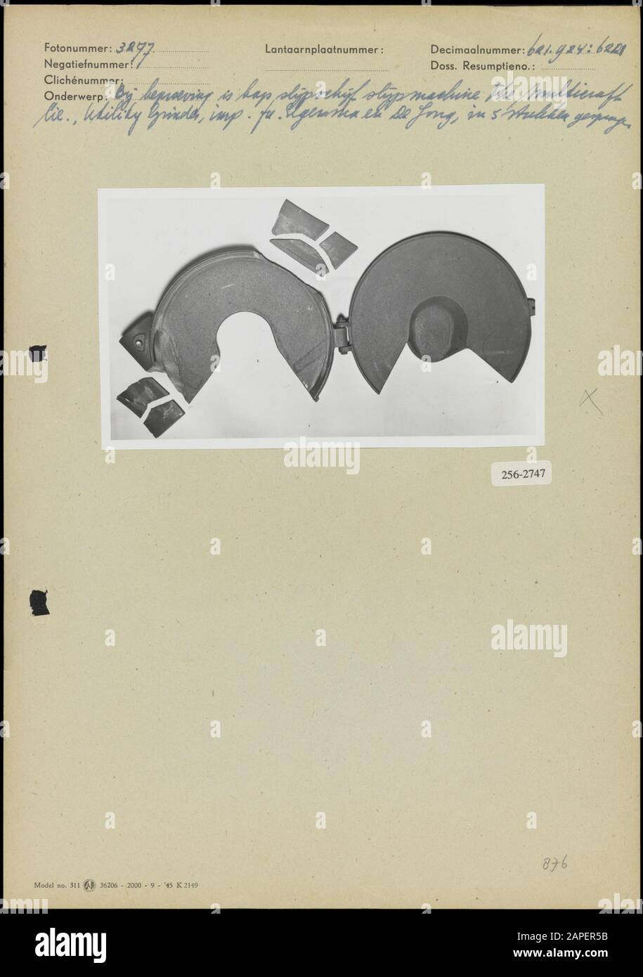 Quando testato, la cappa della mola della rettificatrice è realizzata Il Multicraft Cie, Utility Grinder, importato da Elgersma & De Jong, saltato in cinque pezzi Data: 1951 Parole Chiave: Sicurezza, coperture disco smerigliatore Foto Stock