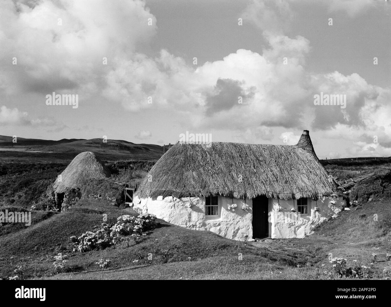 Scozia - The Highlands Descrizione: Fattoria di piccoli inquilini (crofters) nelle Highlands scozzesi Data: 1934 posizione: Gran Bretagna Parole Chiave: Fattorie, capanne, agricoltura, paesaggi, tessitura mulini Foto Stock