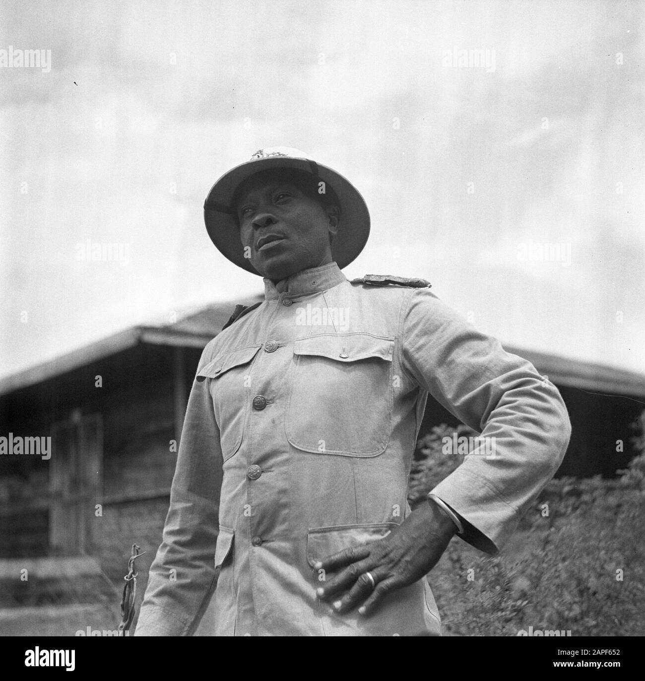 Viaggio in Suriname e Antille Olandesi Descrizione: Capitano di Boslandcreole Lante Kanade di Langetabbetje in Suriname Data: 1947 luogo: Langatabbetje, Marowijne, Suriname Parole Chiave: Popolazione indigena, militare Foto Stock