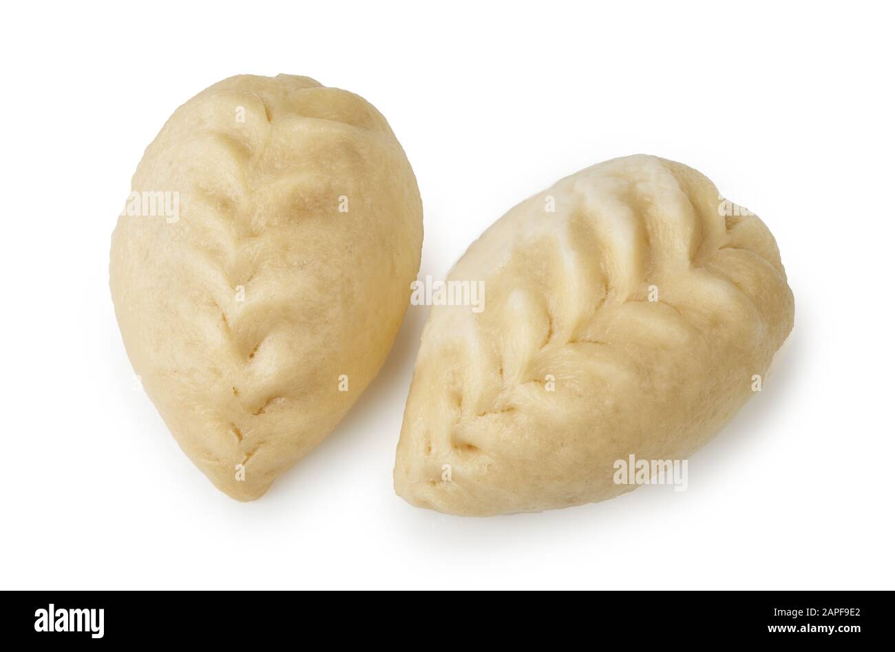 Gnocche di Pyance isolato su sfondo bianco. Cibo di strada asiatico. Vista dall'alto dei deliziosi gnocchi al vapore coreani. Foto Stock