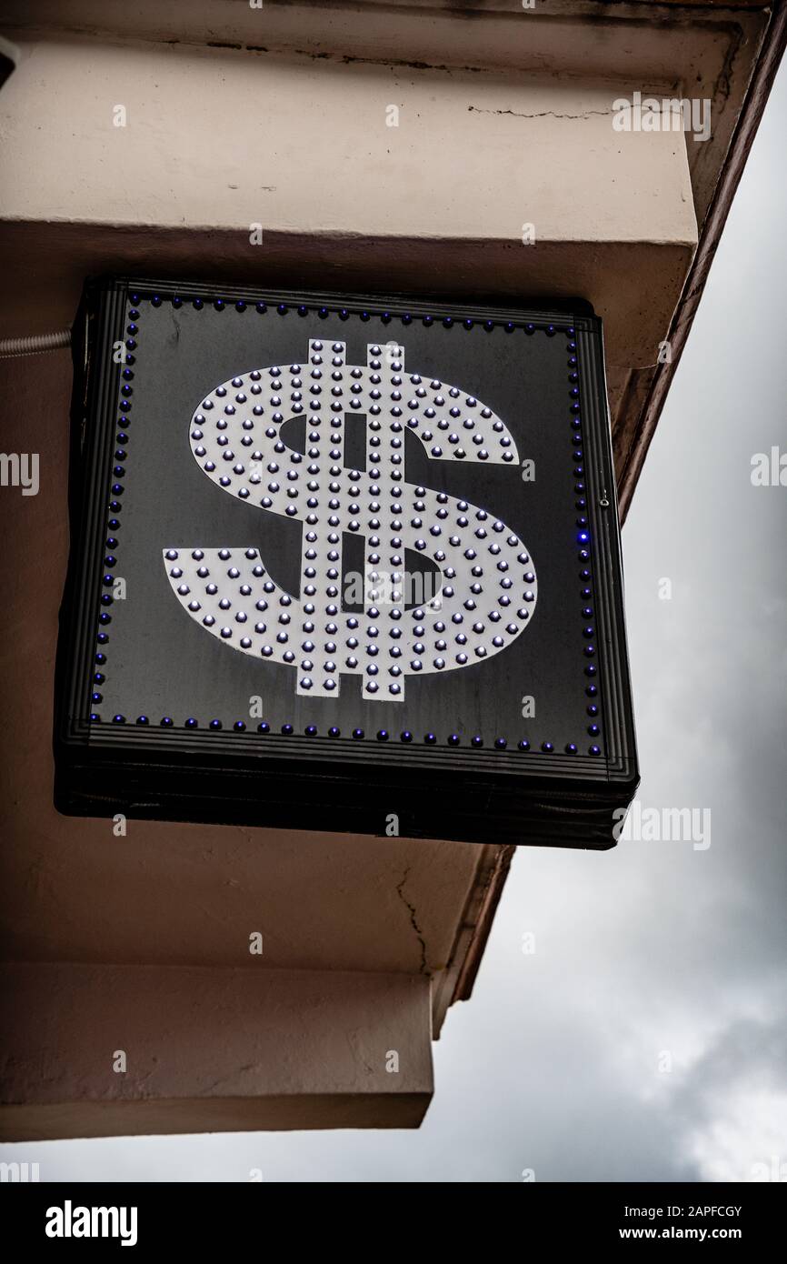 Simbolo del dollaro all'ufficio di cambio per i turisti Foto Stock