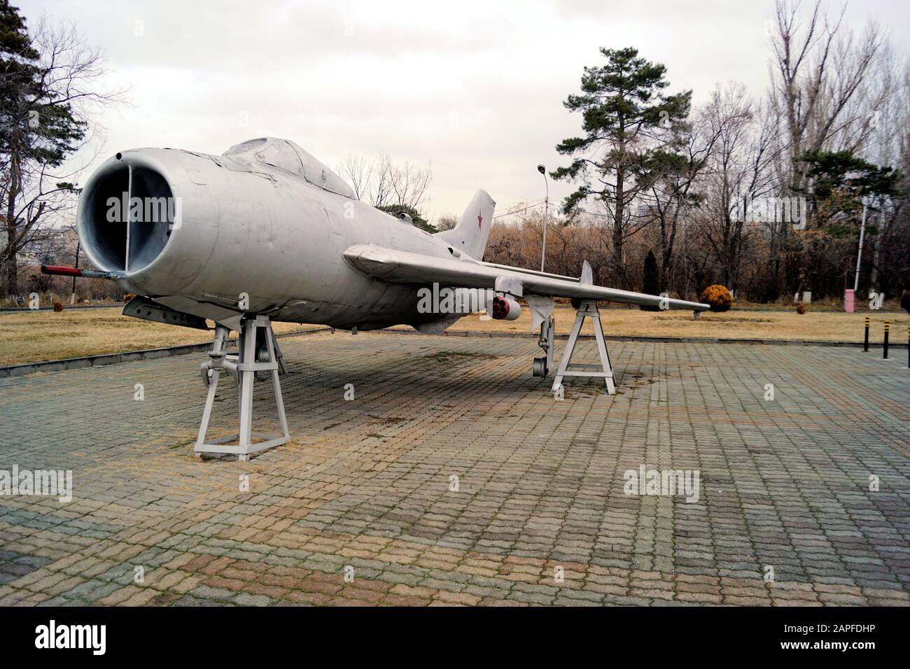 Mig Fighter Nel Parco Madre Armenia, Yerevan, Armenia Foto Stock