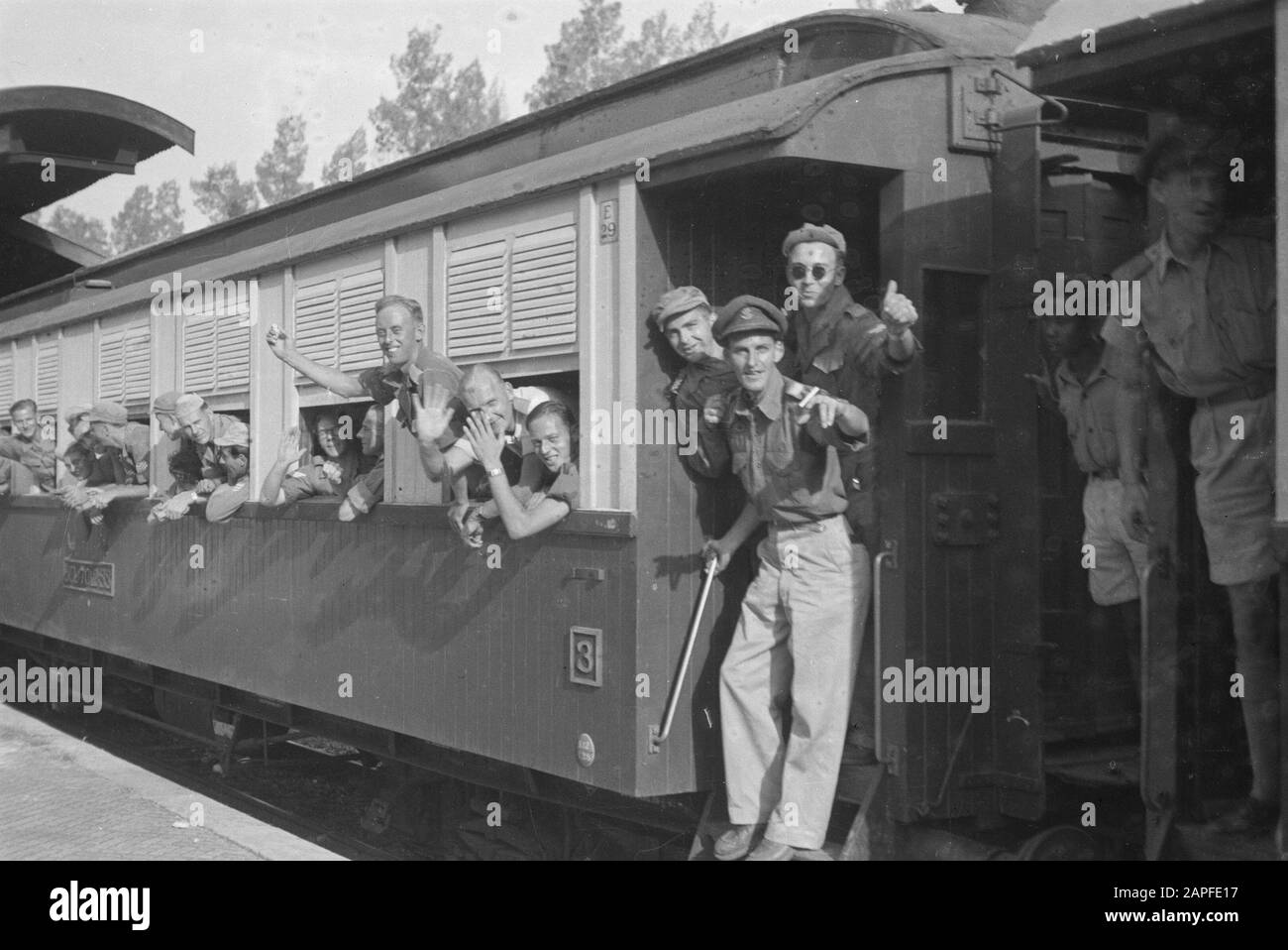 Ambiente Brastagi-Haranggool 5-10 R.i. Descrizione: Brastagi. Vicino al Lago Toba si trova il battaglione 5th del Reggimento di fanteria 10th Data: 1948/07/23 luogo: Indonesia, Indie Orientali Olandesi, Sumatra Foto Stock