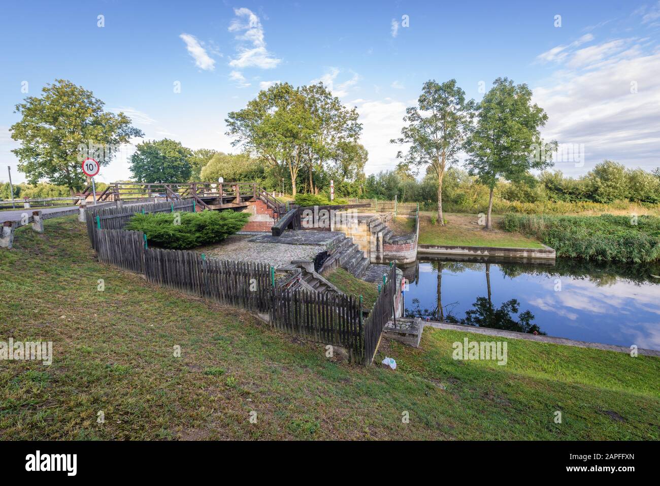 Serratura Debowo - prima serratura sul canale Augustow dal Biebrza, vicino al villaggio di Debowo, Podlaskie Voivodato in Polonia Foto Stock