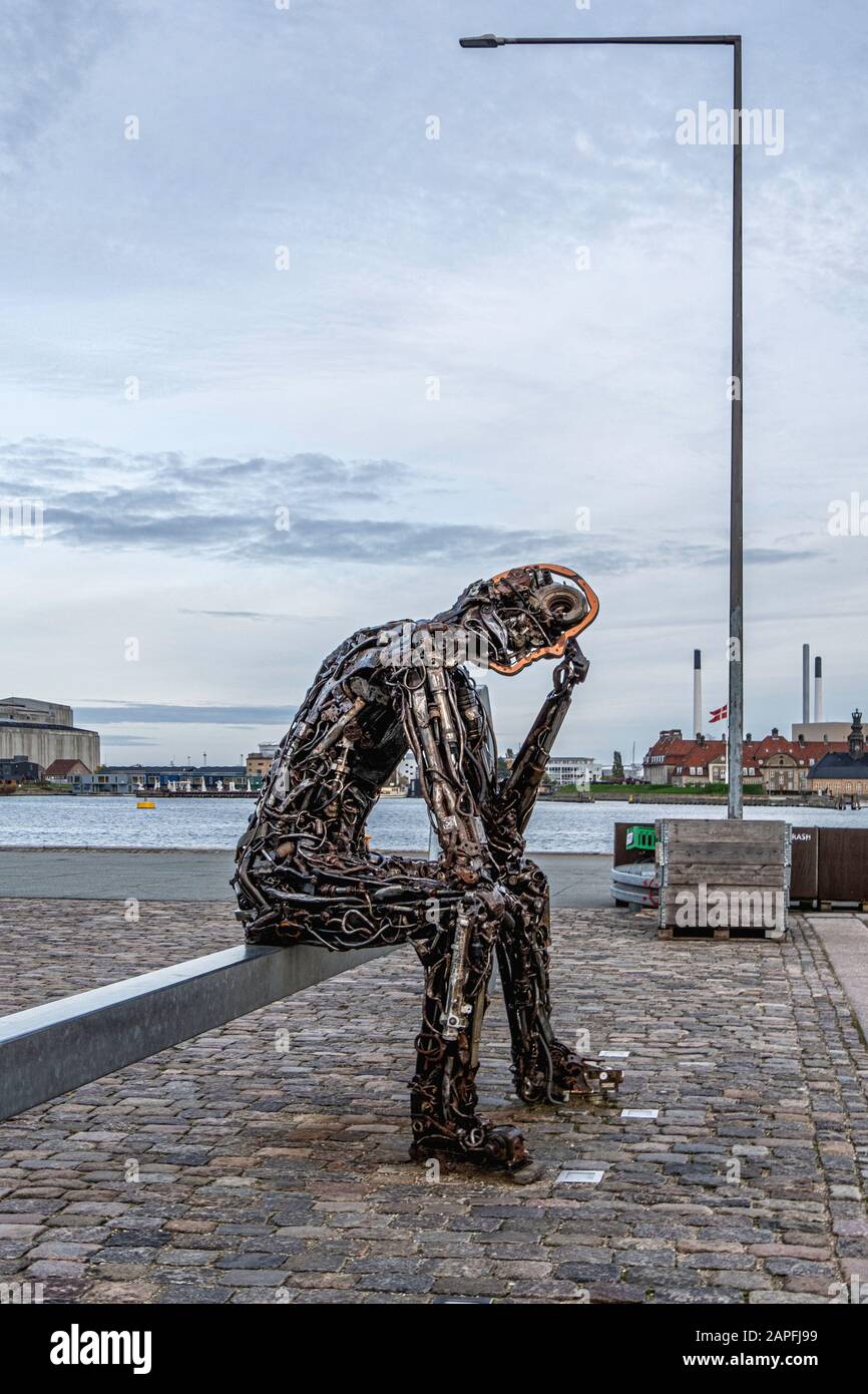 La scultura globale Visonary realizzata con metallo di scarto da THEZINKER, Kim Michael incoraggia la condivisione di idee, obiettivi e visoni, Copenhagen, Danimarca Foto Stock