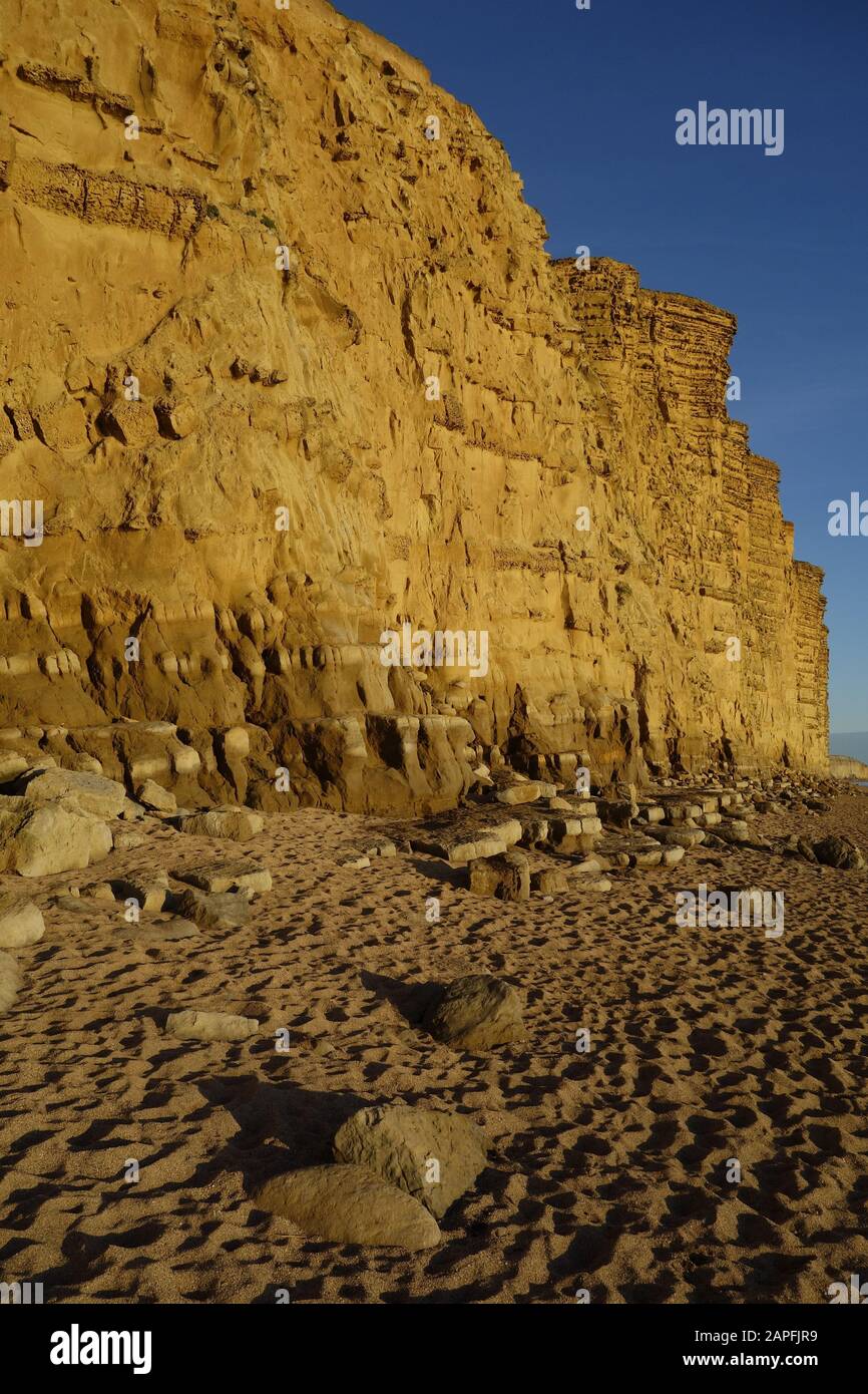 West Beach west bay arenaria gialla Cliff's luce della sera sud dorset Jurassic Coast Inghilterra uk gb Foto Stock