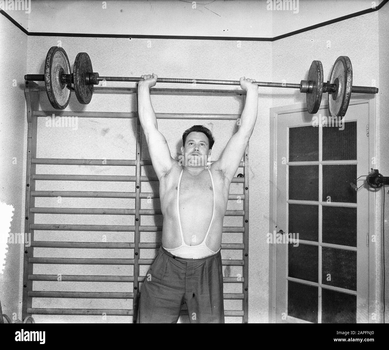 Bram Charite (weightlifting) Data: 10 aprile 1952 Parole Chiave: HEALING del peso Nome personale: Bram Charite Foto Stock