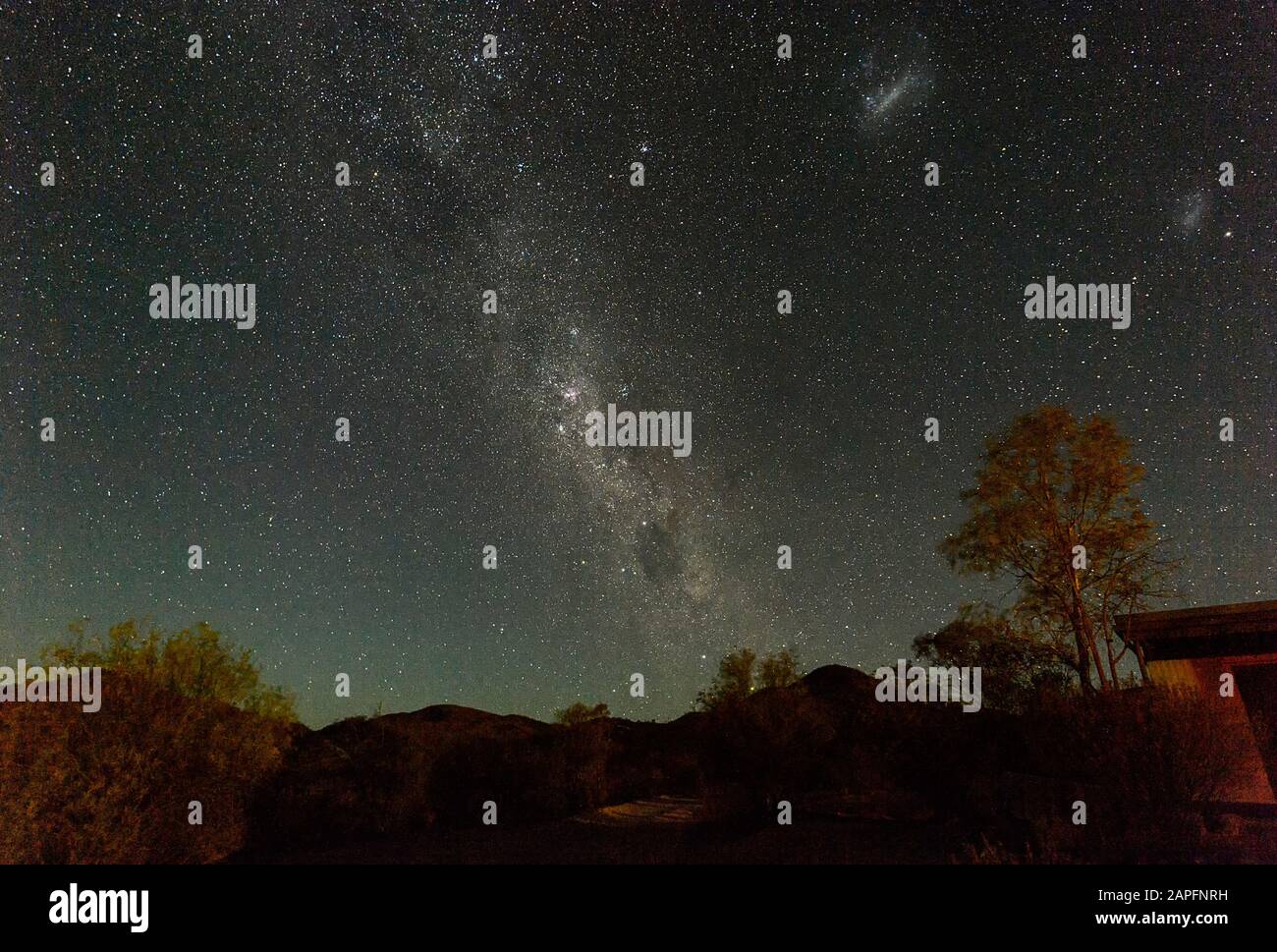 Cielo notturno con la Via Lattea all'Arkaroola Wilderness Sanctuary, Australia Meridionale, Australia Foto Stock