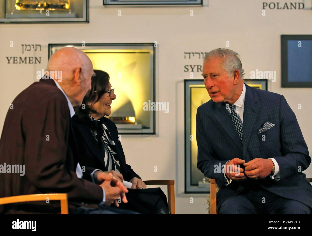 Il Principe di Galles incontra George Shefi e Marta Wise in un ricevimento per i sopravvissuti all'Olocausto britannico al Museo d'Israele a Gerusalemme il primo giorno della sua visita in Israele e nei territori palestinesi occupati. Foto Stock