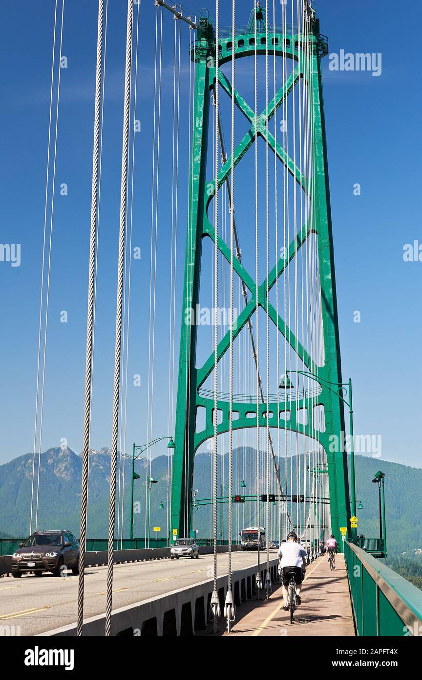 Vancouver, B.C., Canada: Vista al Ponte Lions Gate, che collega la città di Vancouver ai comuni della North Shore Foto Stock