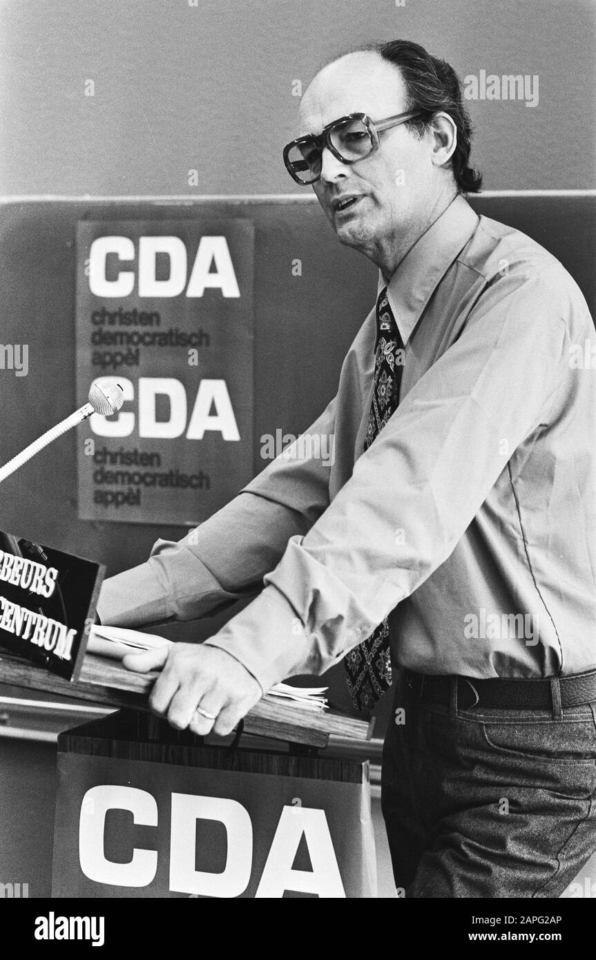 CdA meeting Utrecht; Group leader Aantjes aan het word Data: 23 settembre 1978 Località: Utrecht (prov.), Utrecht (città) Parole Chiave: Group leader, partiti politici, ritratti, riunioni Nome personale: Aantjes, Wim Foto Stock