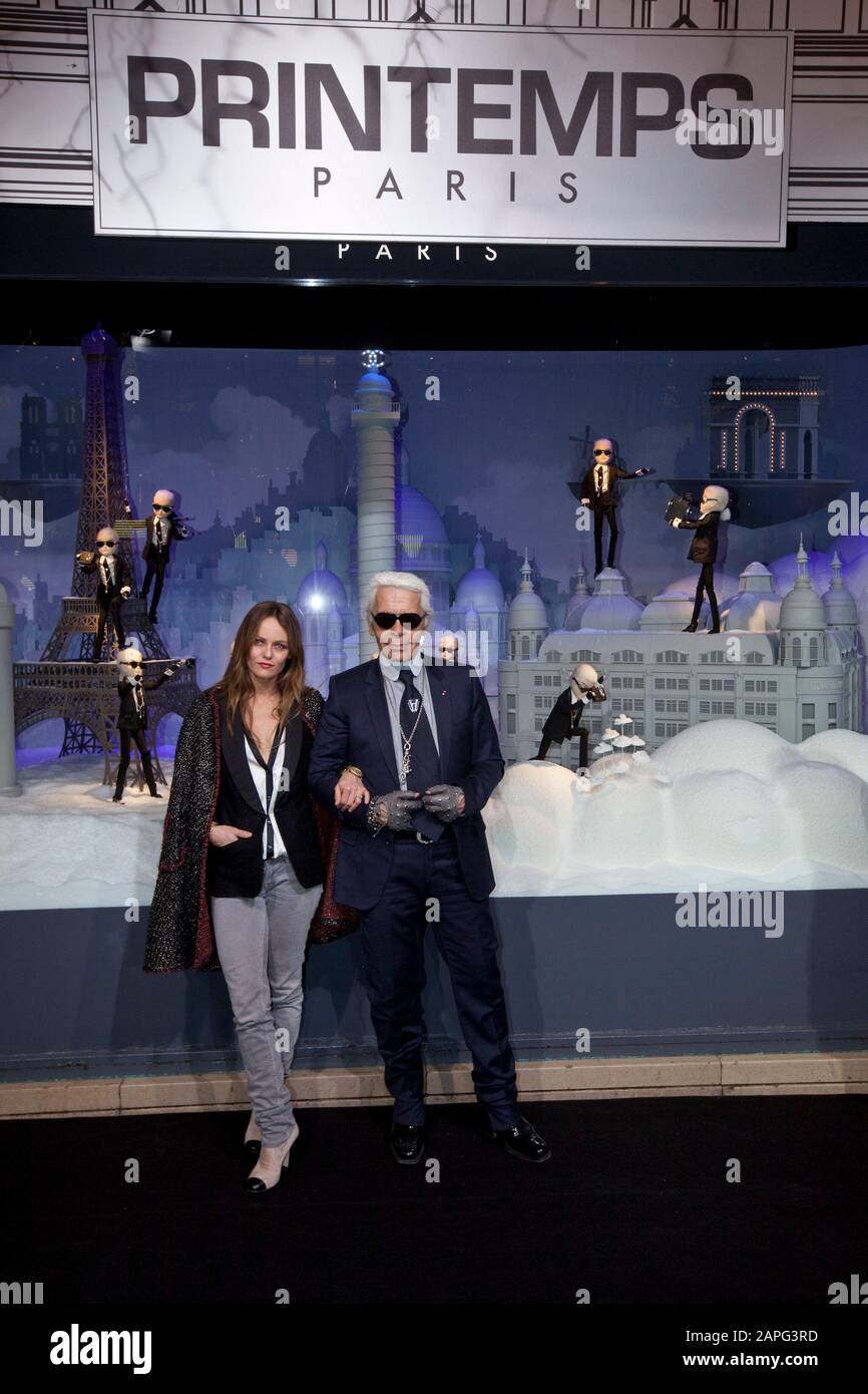 KARL LAGERFELD E VANESSA PARADIS A PARIGI Foto Stock