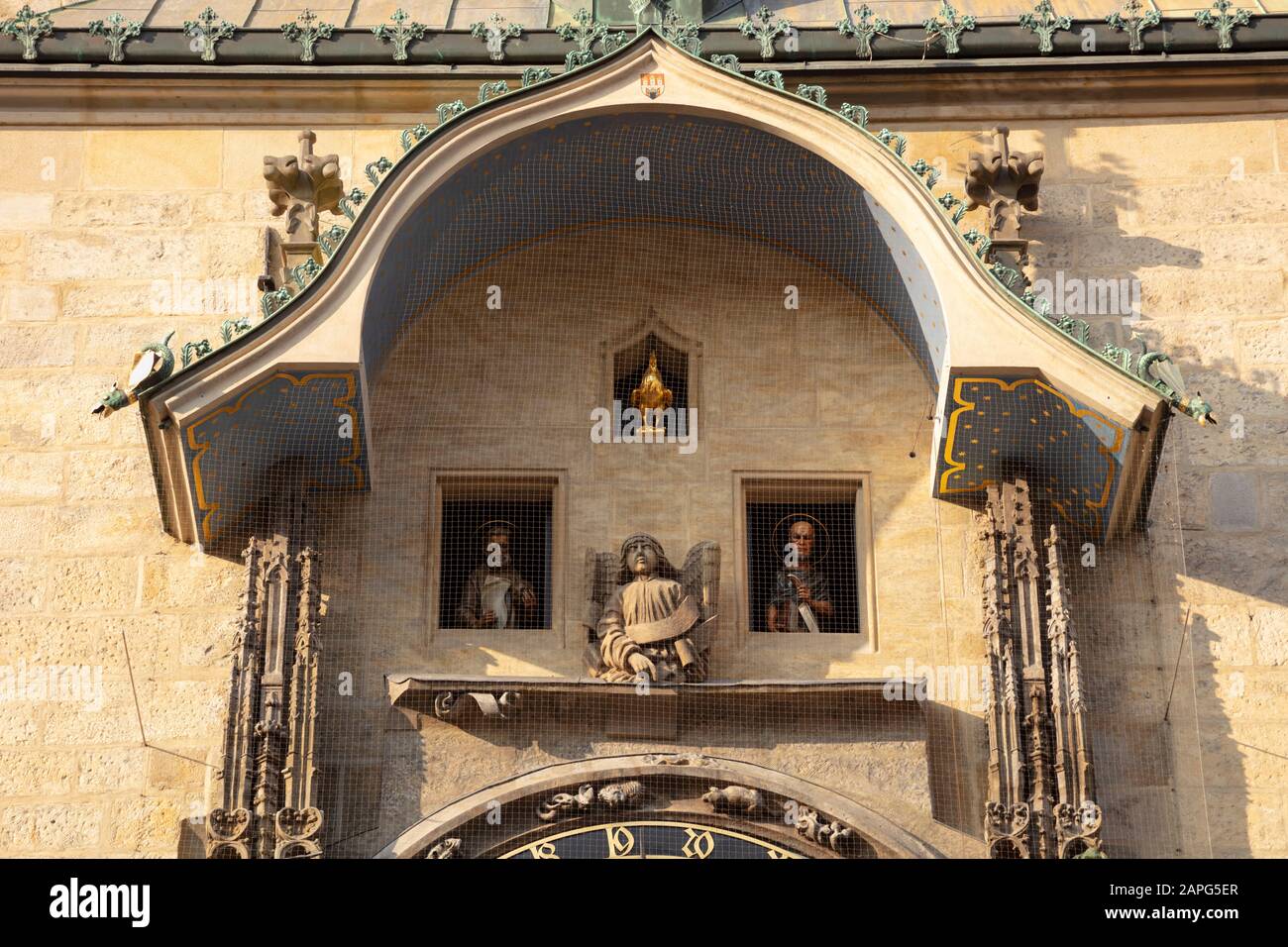 Statue degli Apostoli presso la torre del municipio, Praga, Boemia, Repubblica Ceca, Europa Foto Stock