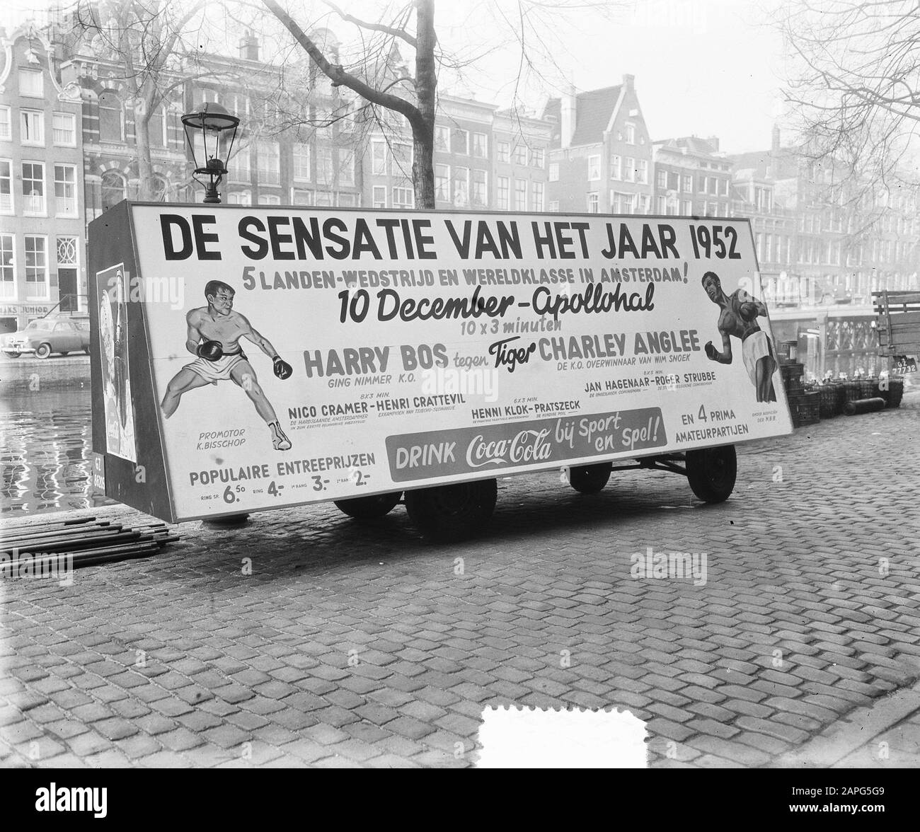 Pugilato, sponsorizzato da Coca-Cola. Affissioni Data: 10 dicembre 1952 Parole Chiave: Boxe, sport Nome dell'istituto: Coca Cola Foto Stock