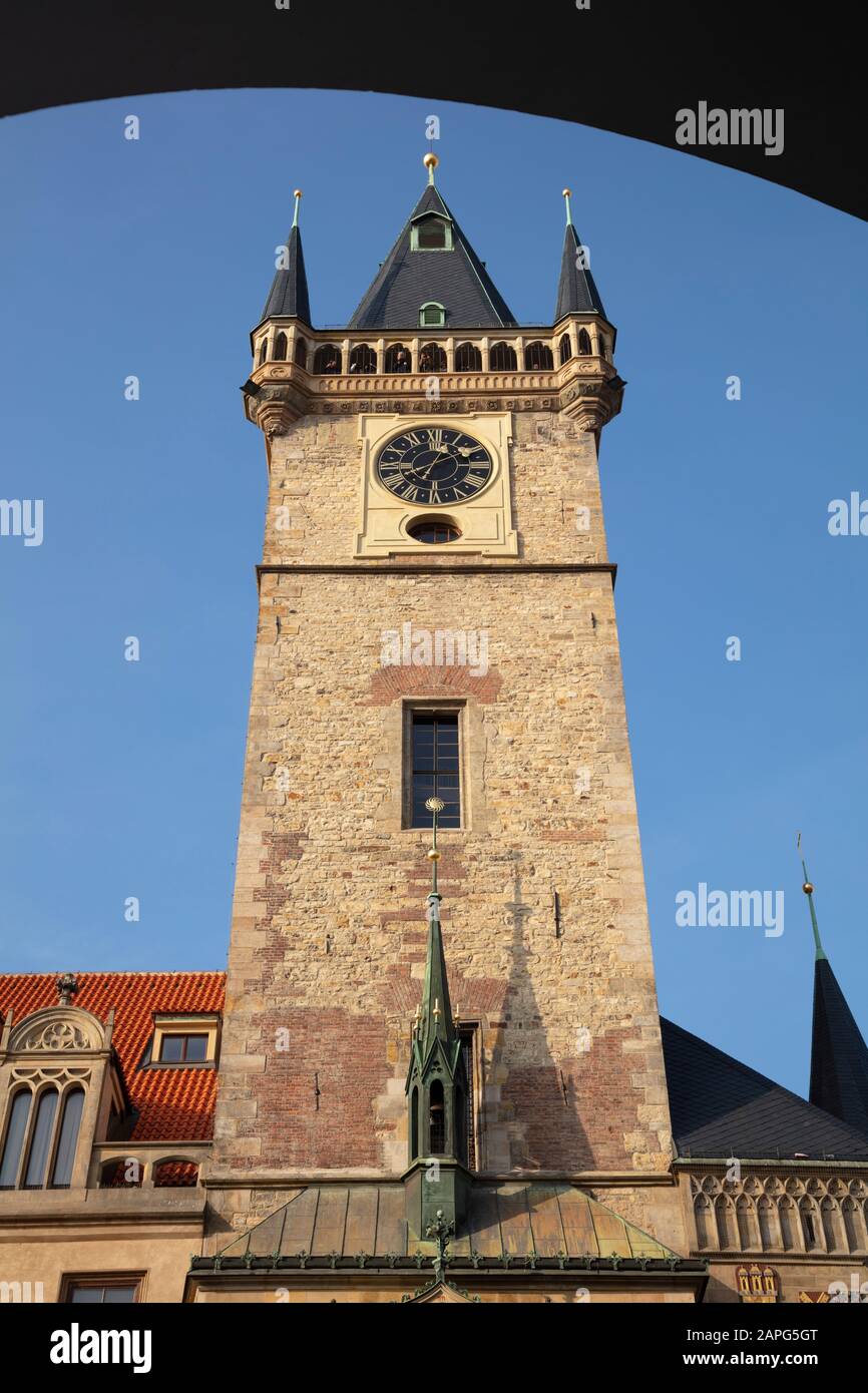 Torre del vecchio municipio, Piazza della città vecchia, Praga, Boemia, Repubblica Ceca, Europa Foto Stock