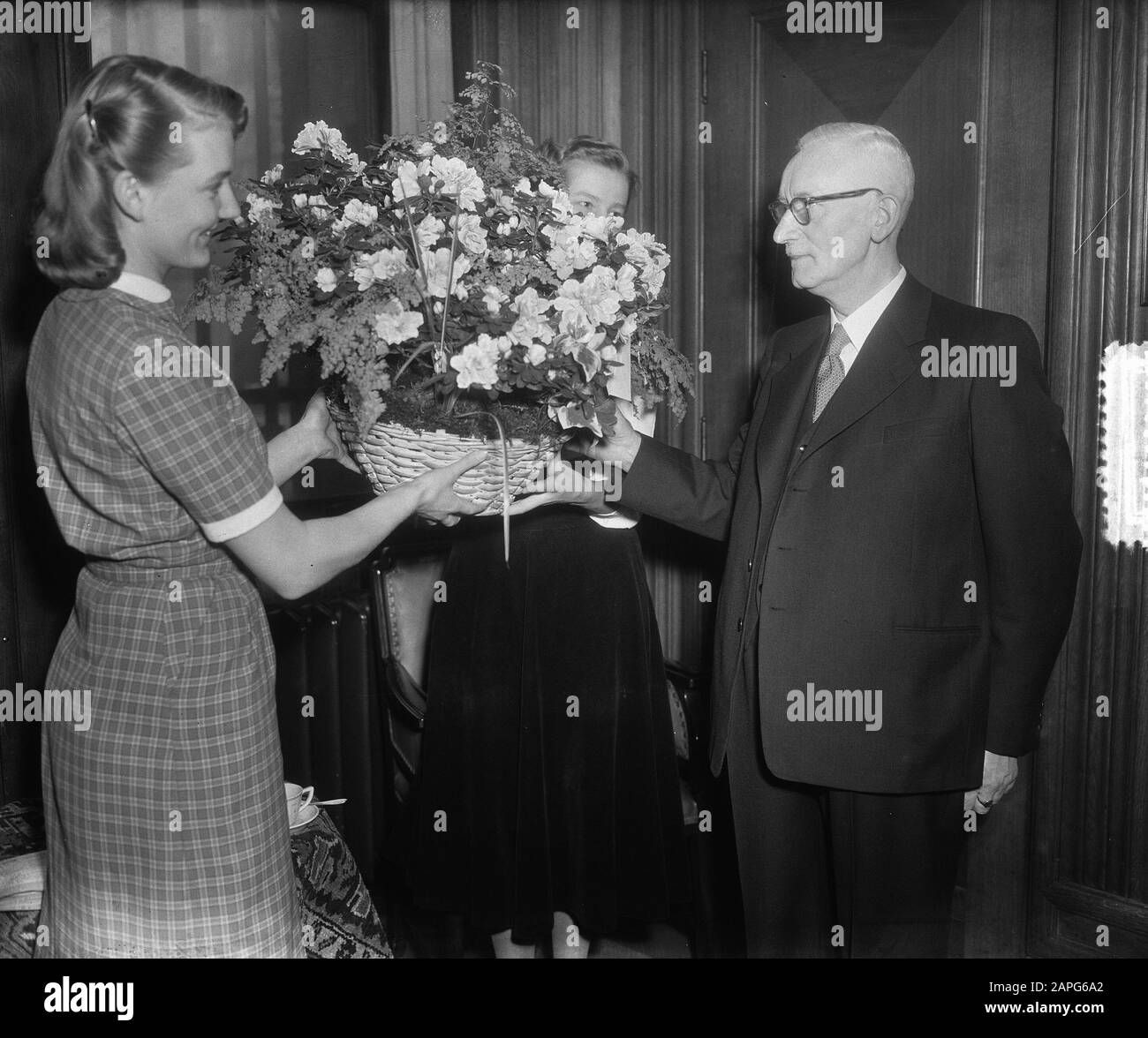 50th anniversario J. de Boer aan Nederlandse Handels Maatschapij Data: 26 gennaio 1953 Nome personale: J. de Boer Foto Stock