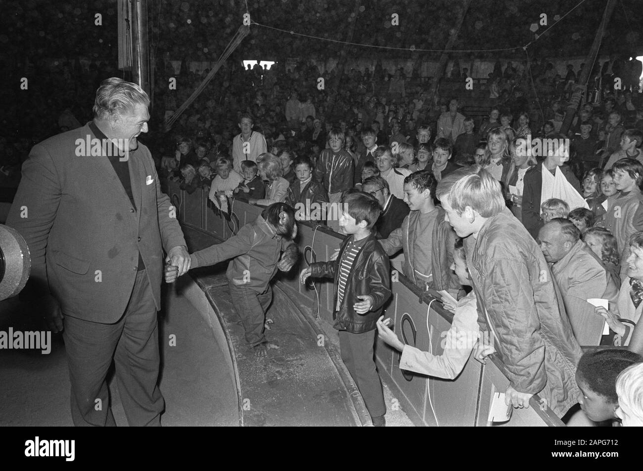 Circus Sarrasani mantiene aperta la casa ad Amsterdam per i bambini Data: 17 luglio 1970 luogo: Amsterdam, Noord-Holland Parole Chiave: Bambini Nome istituzione: Circus Sarassani Foto Stock