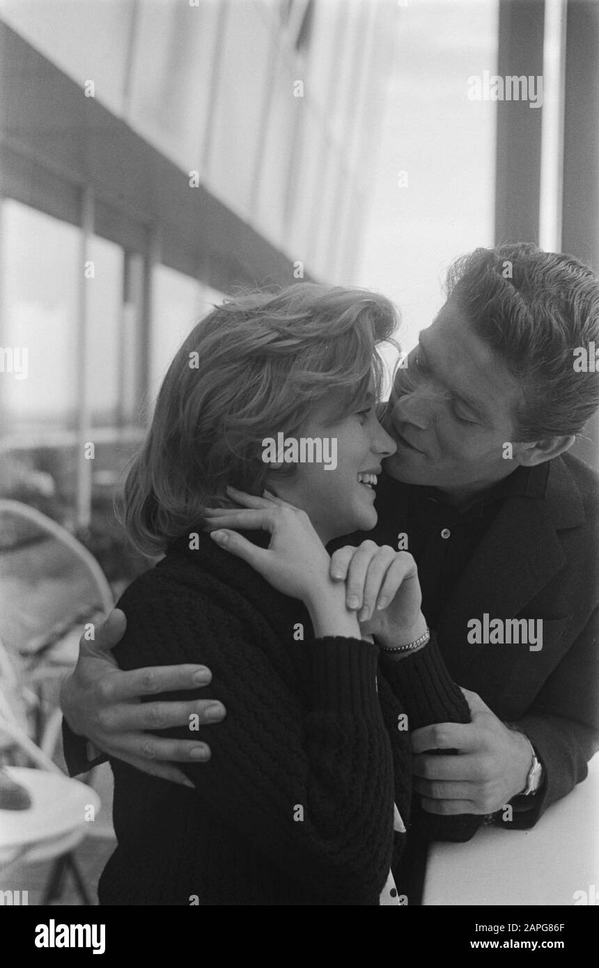 Cocktail Party Stephen Boyd E Dolores Hart. Stephen Boyd E Dolores Heart Data: 20 Giugno 1961 Nome Personale: Boyd, Stephen, Dolores Heart Foto Stock