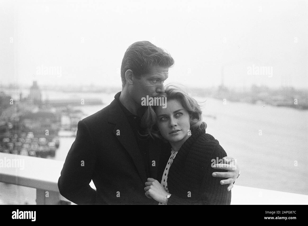 Cocktail Party Stephen Boyd E Dolores Hart. Stephen Boyd E Dolores Heart Data: 20 Giugno 1961 Nome Personale: Boyd, Stephen, Dolores Heart Foto Stock