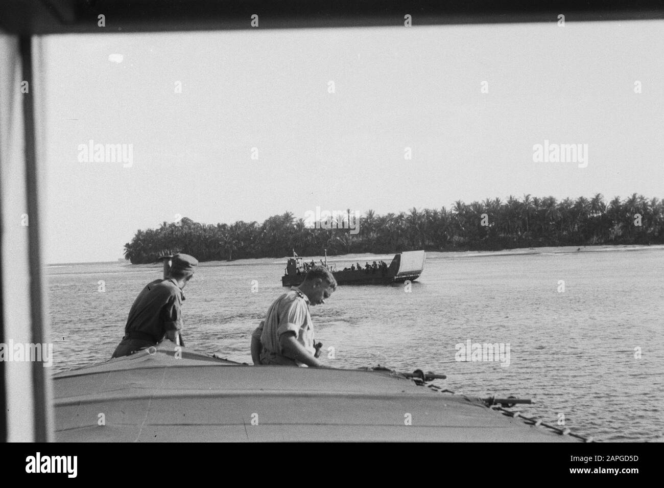 Articolo Fratelli delle armi About (Padang) Shipping Description: Collection Photo Collection Service for Army Contacts Indonesia, Photon number 267-3-1 Date: 1947/07/20 Location: Indonesia, Dutch-Indies Foto Stock