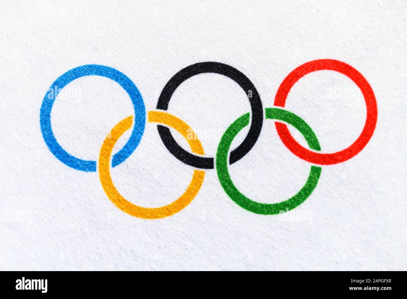 TOKYO, GIAPPONE, gennaio. 20. 2020: Vicino la bandiera olimpica Foto Stock