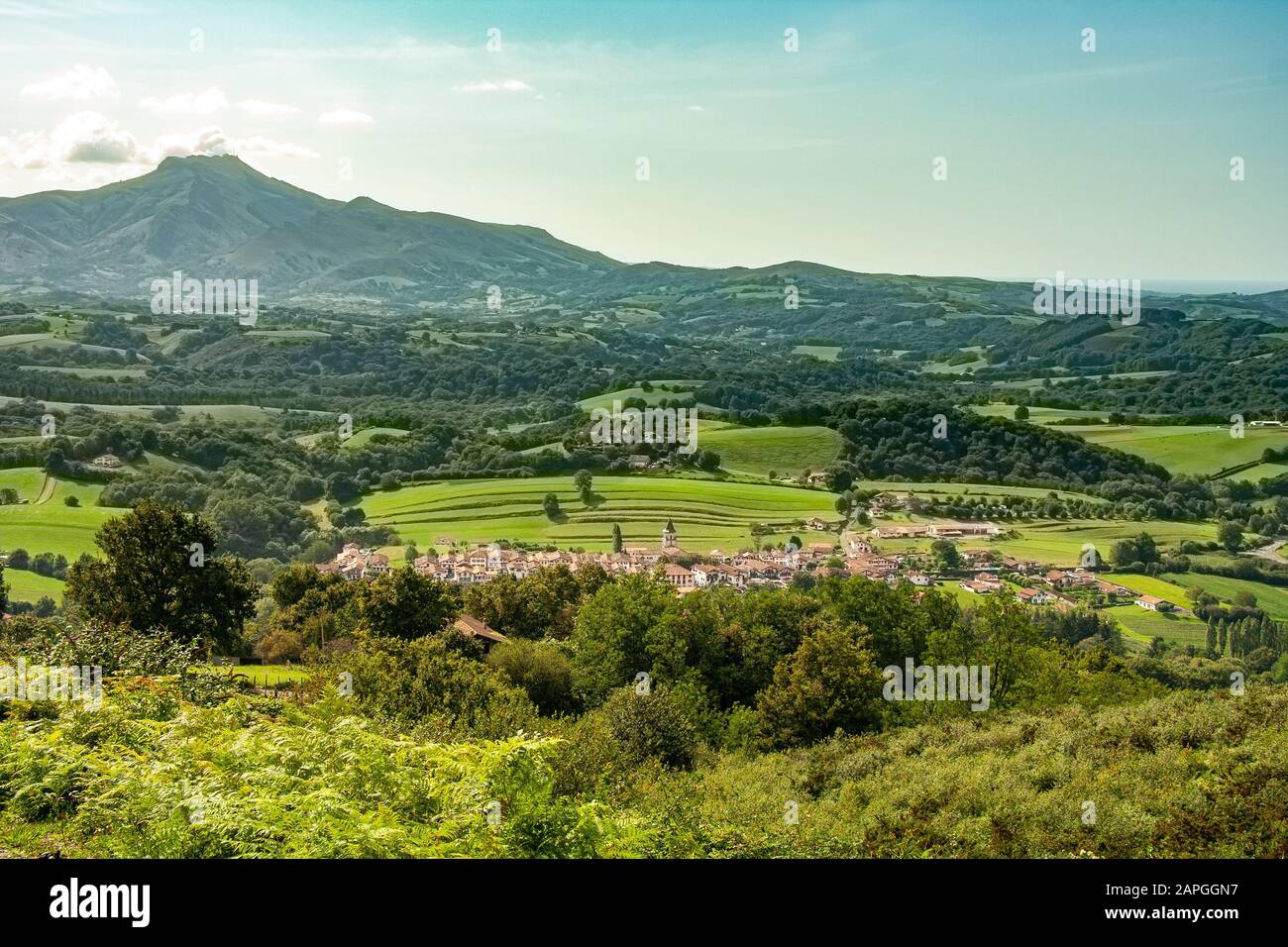 Panorama dei Paesi Baschi di Saint Jean Pied de Port Foto Stock