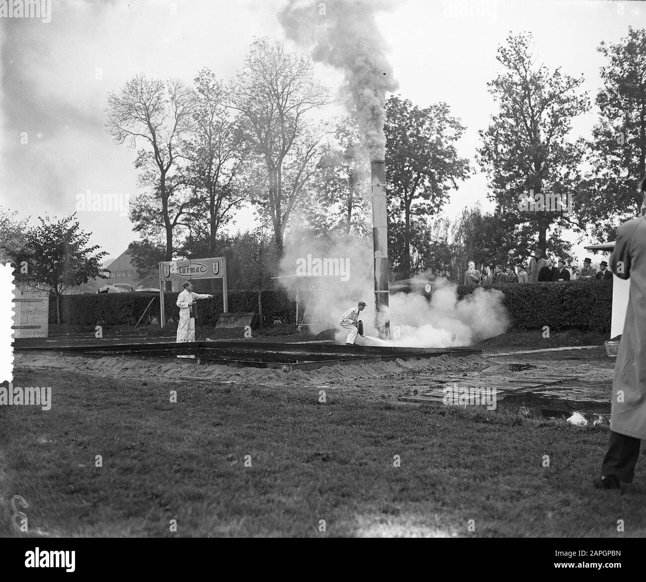 Dimostrazioni di caccia al fuoco Amsterdam a.o. dimostrazioni di aerei fuoco Data: 20 ottobre 1953 luogo: Amsterdam, Noord-Holland Parole Chiave: Dimostrazioni di caccia al fuoco, incendi aerei Foto Stock