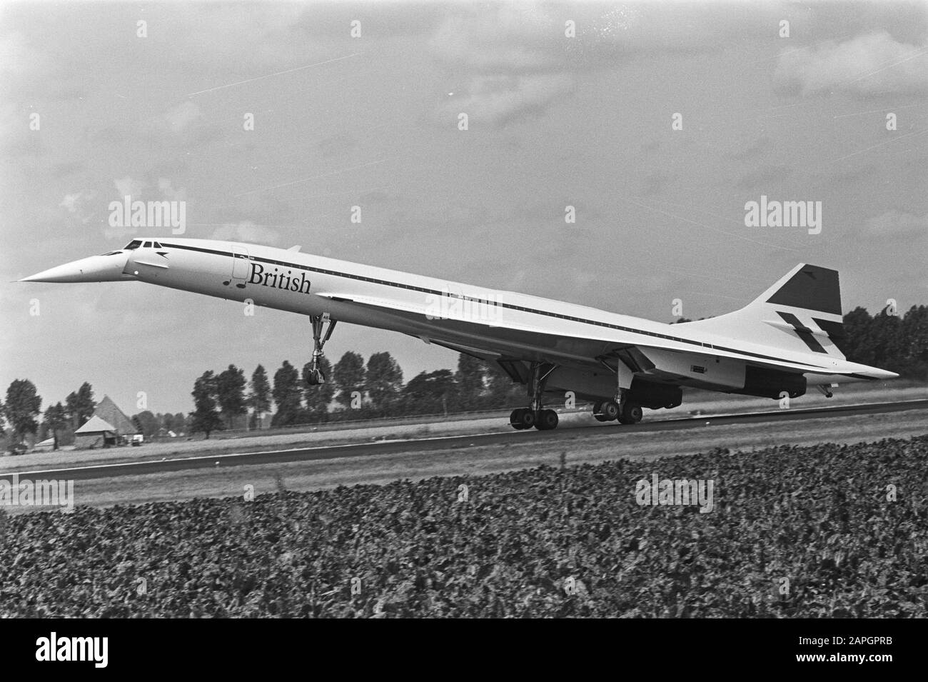 Concorde (aereo) di nuovo (seconda volta) a Schiphol; sbarco della Concorde Data: 14 agosto 1982 Località: Noord-Holland, Schiphol Parole Chiave: Atterraggi, aereo Nome personale: Concorde Foto Stock