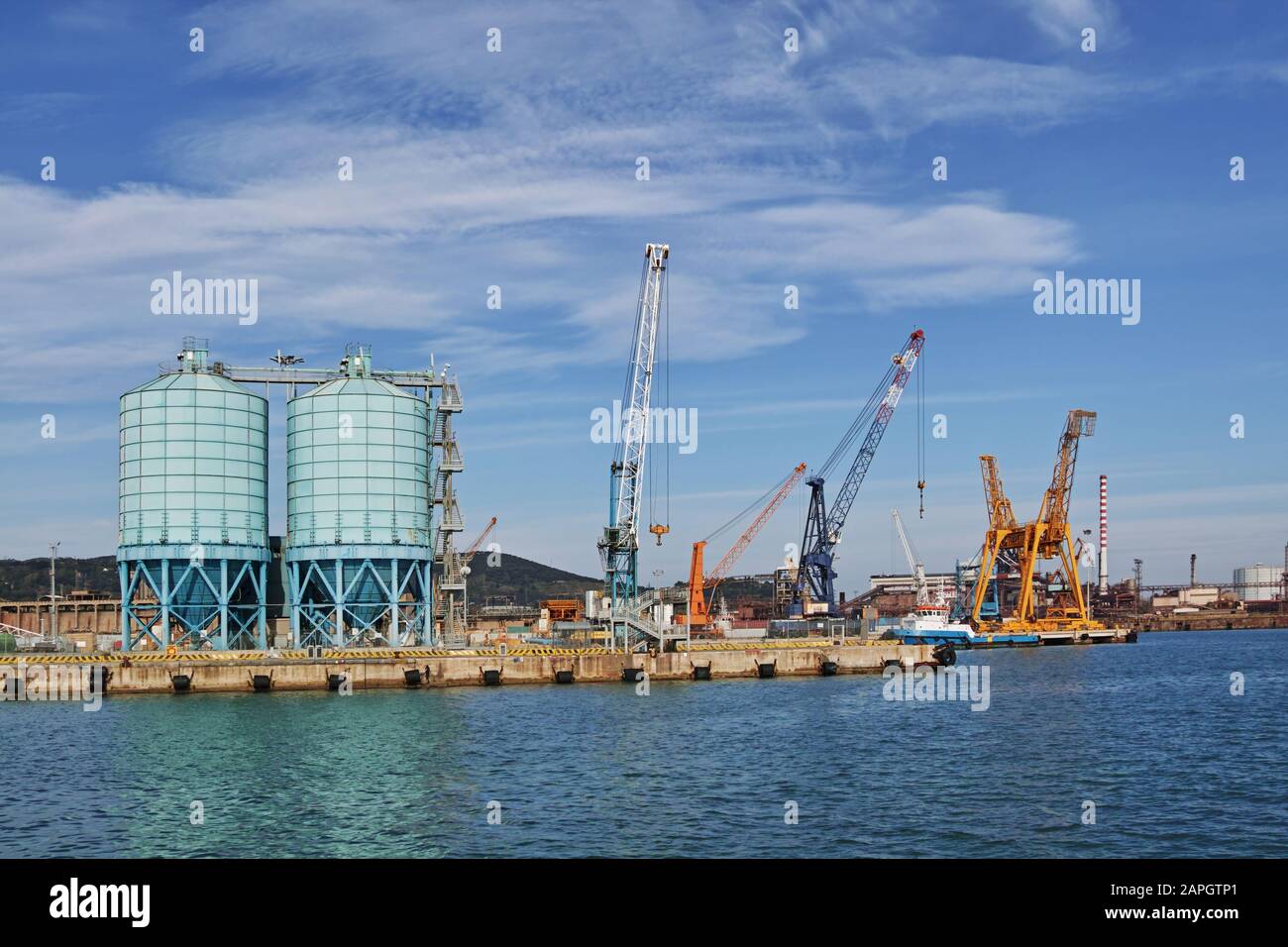 Scorcio del porto industriale di Piombino, Livorno, Toscana, Italia, Europa Foto Stock