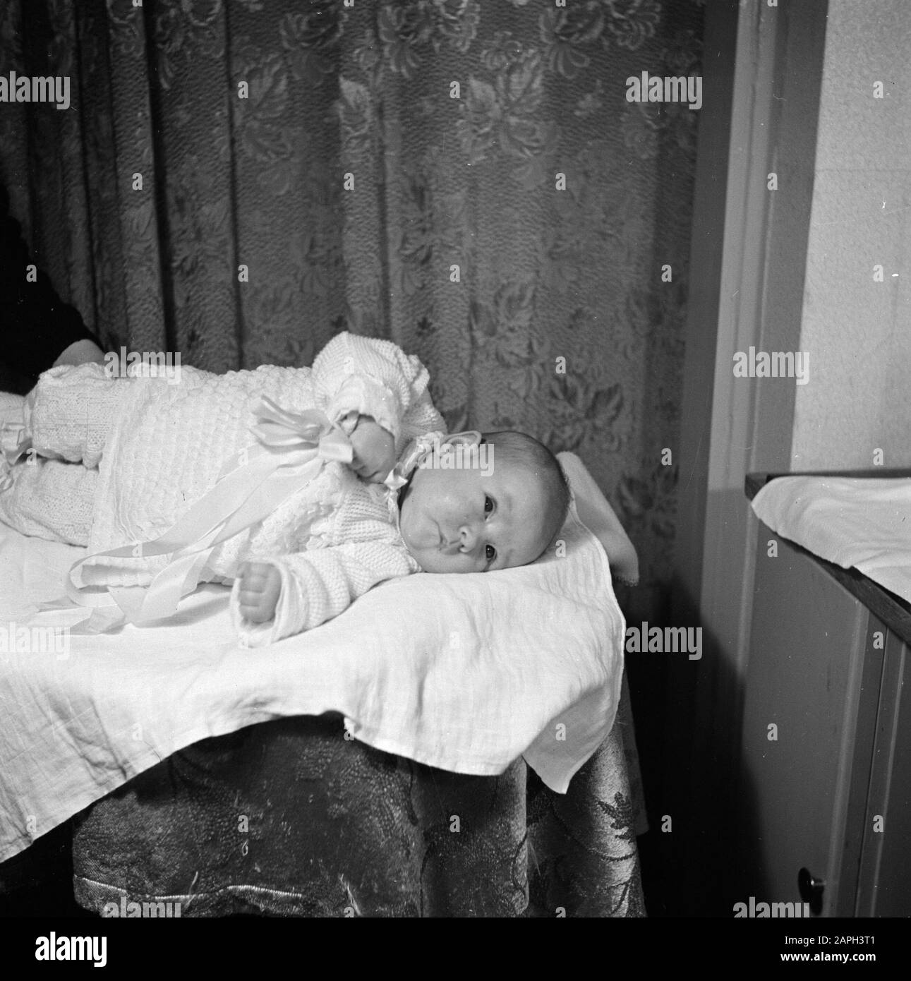 Saloni per capelli donne, interni, baby, mentire Data: Novembre 1950 Parole Chiave: Baby, saloni per capelli donne, interni, menzogna Foto Stock