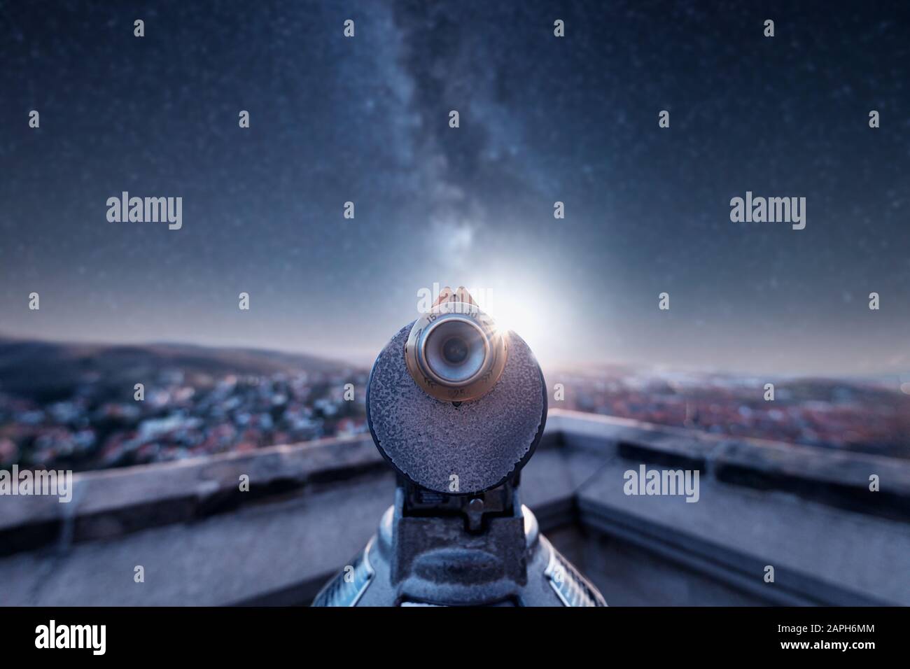 Guarda le stelle con il telescopio. Milky Way e Star Foto Stock